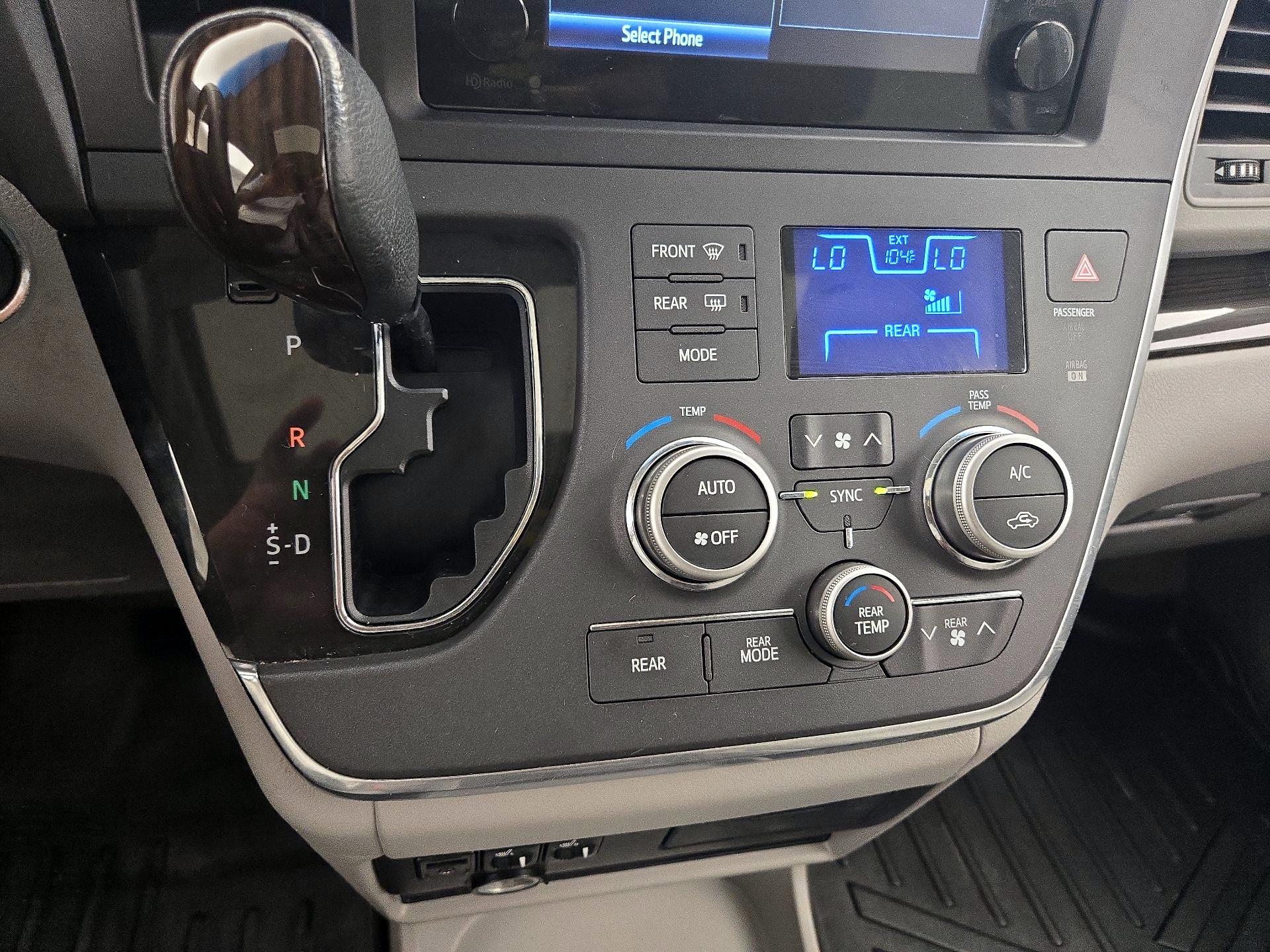 Thumbnail: 2015 Toyota Sienna - 17