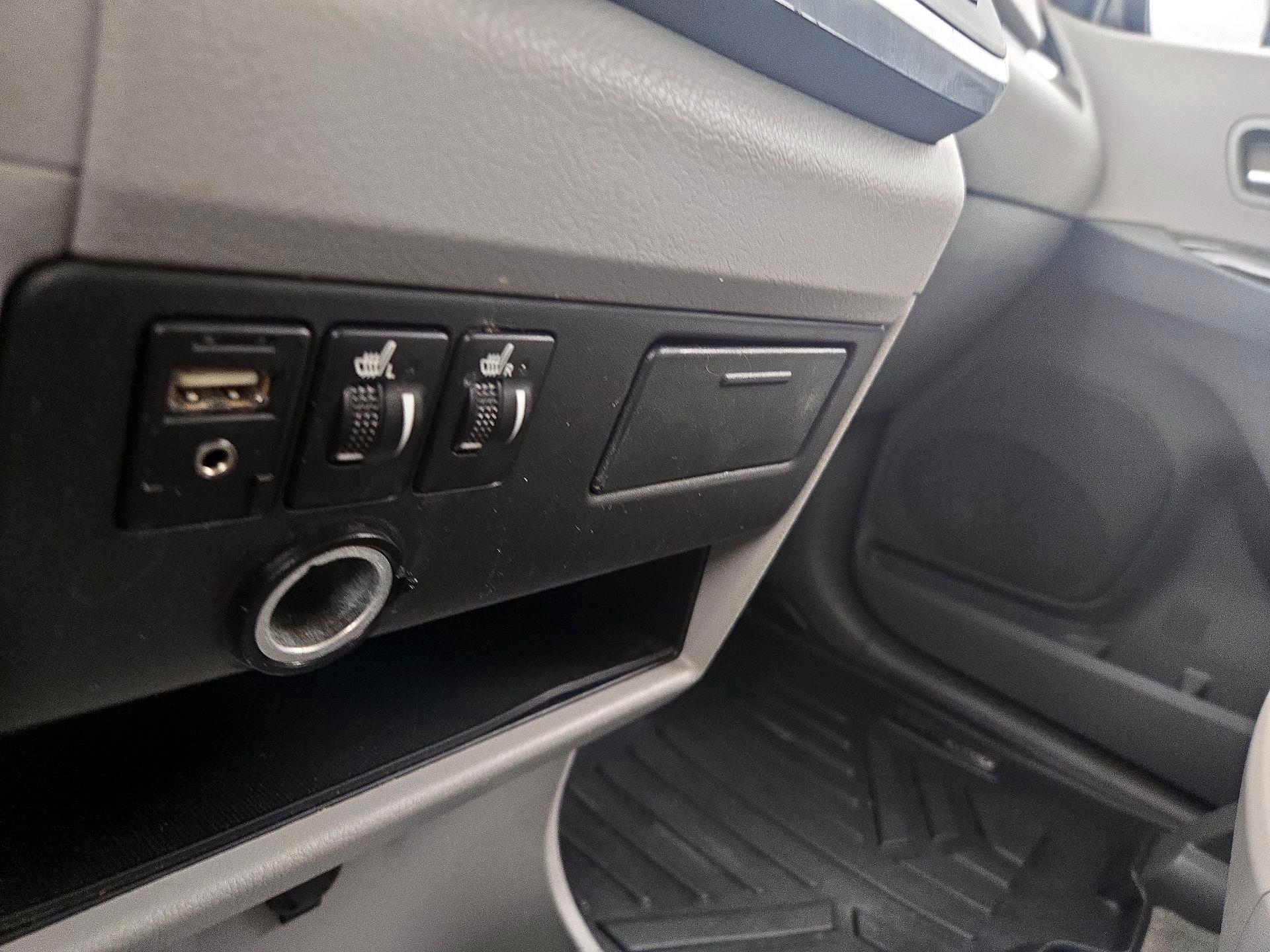 Thumbnail: 2015 Toyota Sienna - 18
