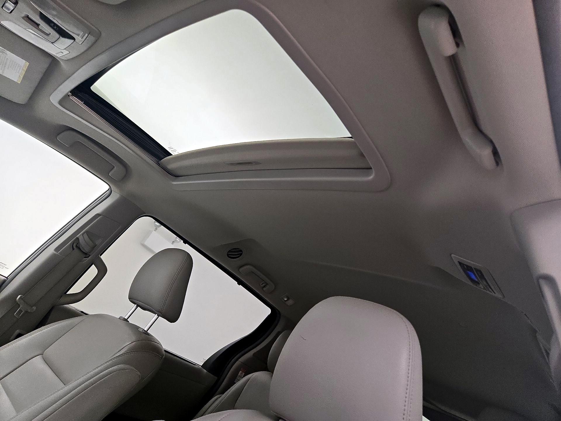 Thumbnail: 2015 Toyota Sienna - 19