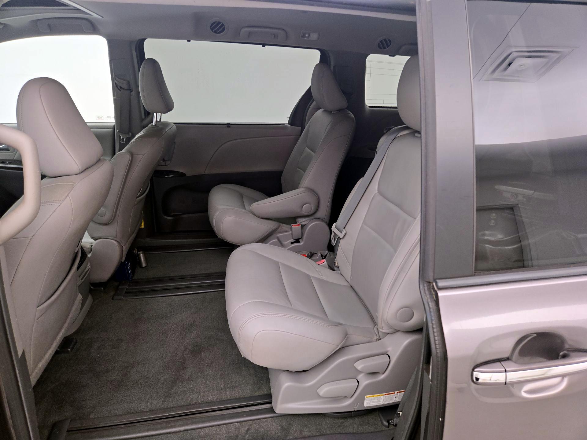 Thumbnail: 2015 Toyota Sienna - 20
