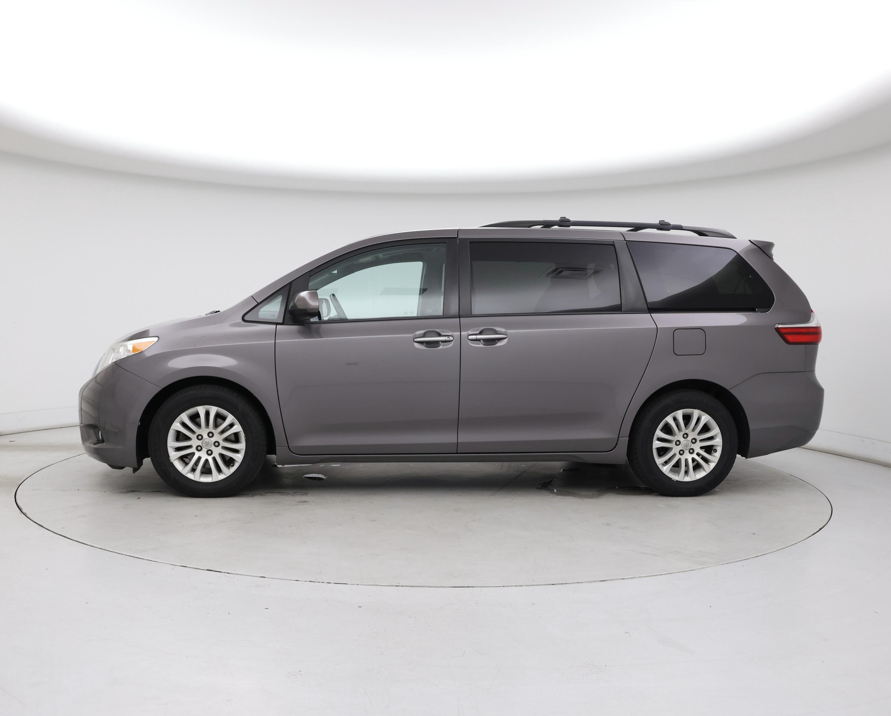 Thumbnail: 2015 Toyota Sienna - 3