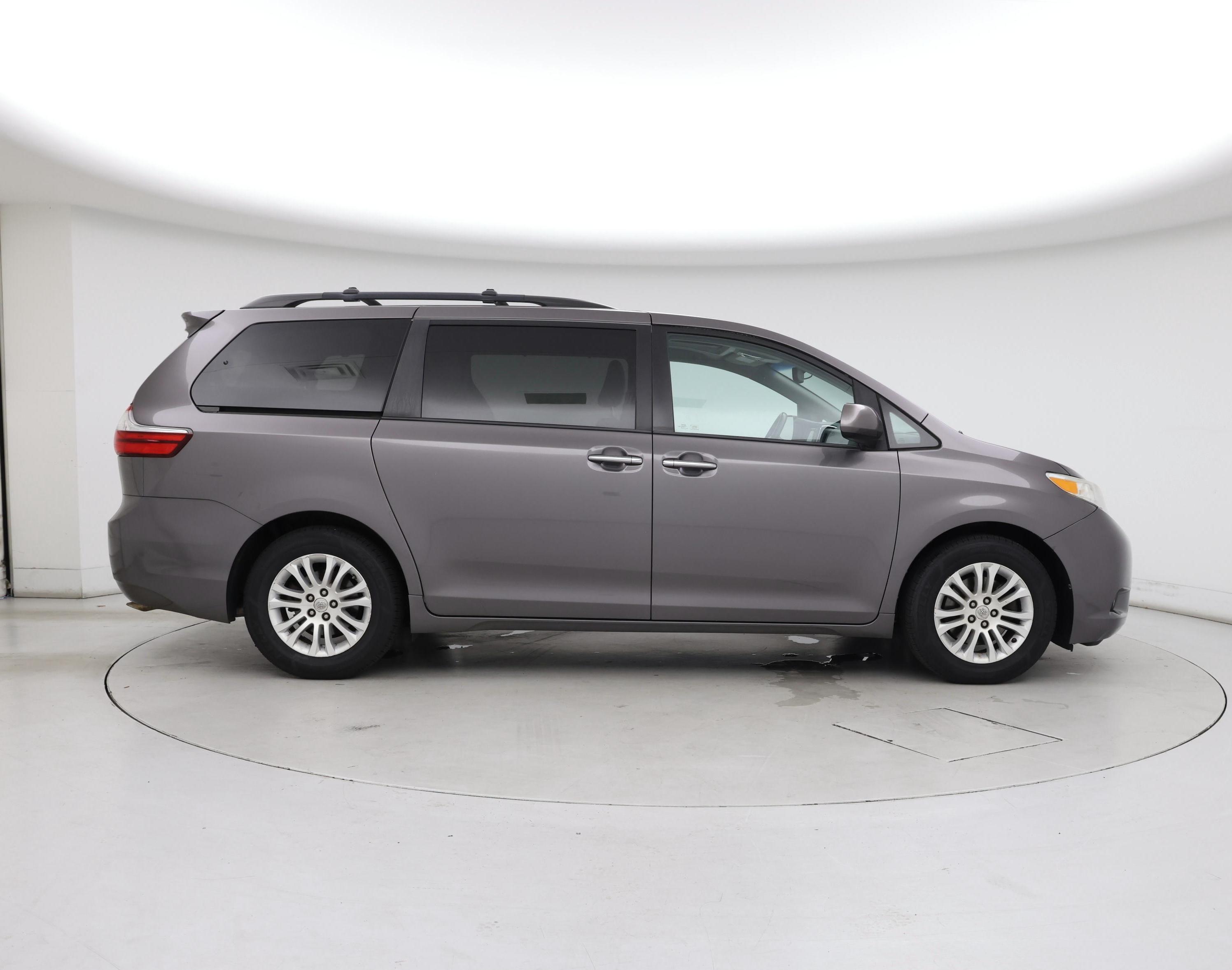 Thumbnail: 2015 Toyota Sienna - 7