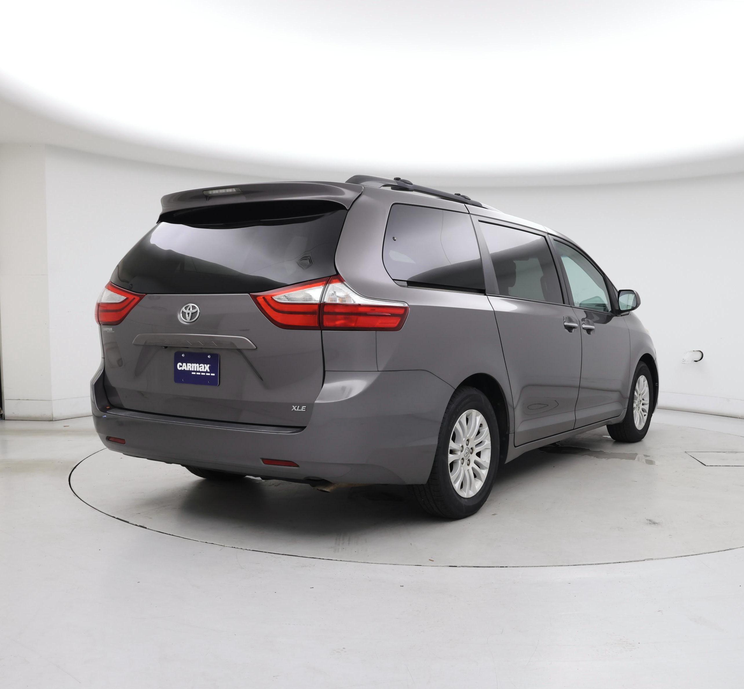 Thumbnail: 2015 Toyota Sienna - 8