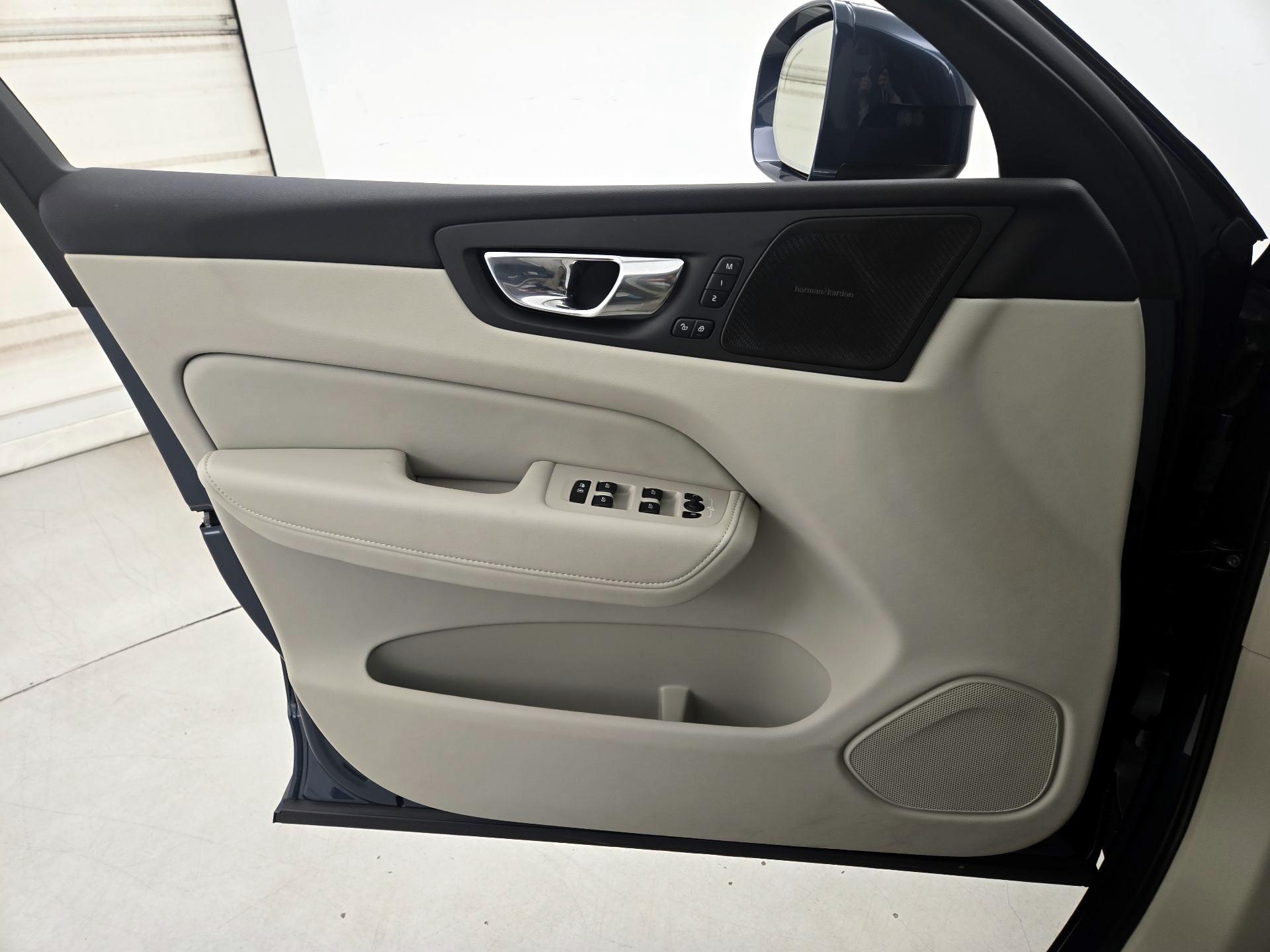 Thumbnail: 2021 Volvo XC60 - 12