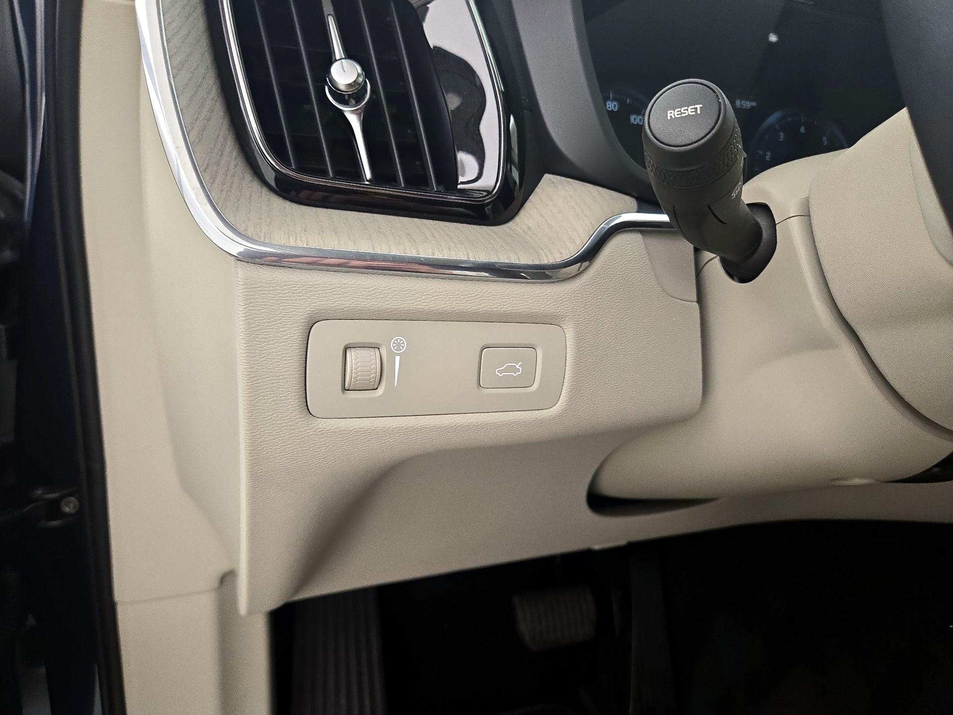 Thumbnail: 2021 Volvo XC60 - 13