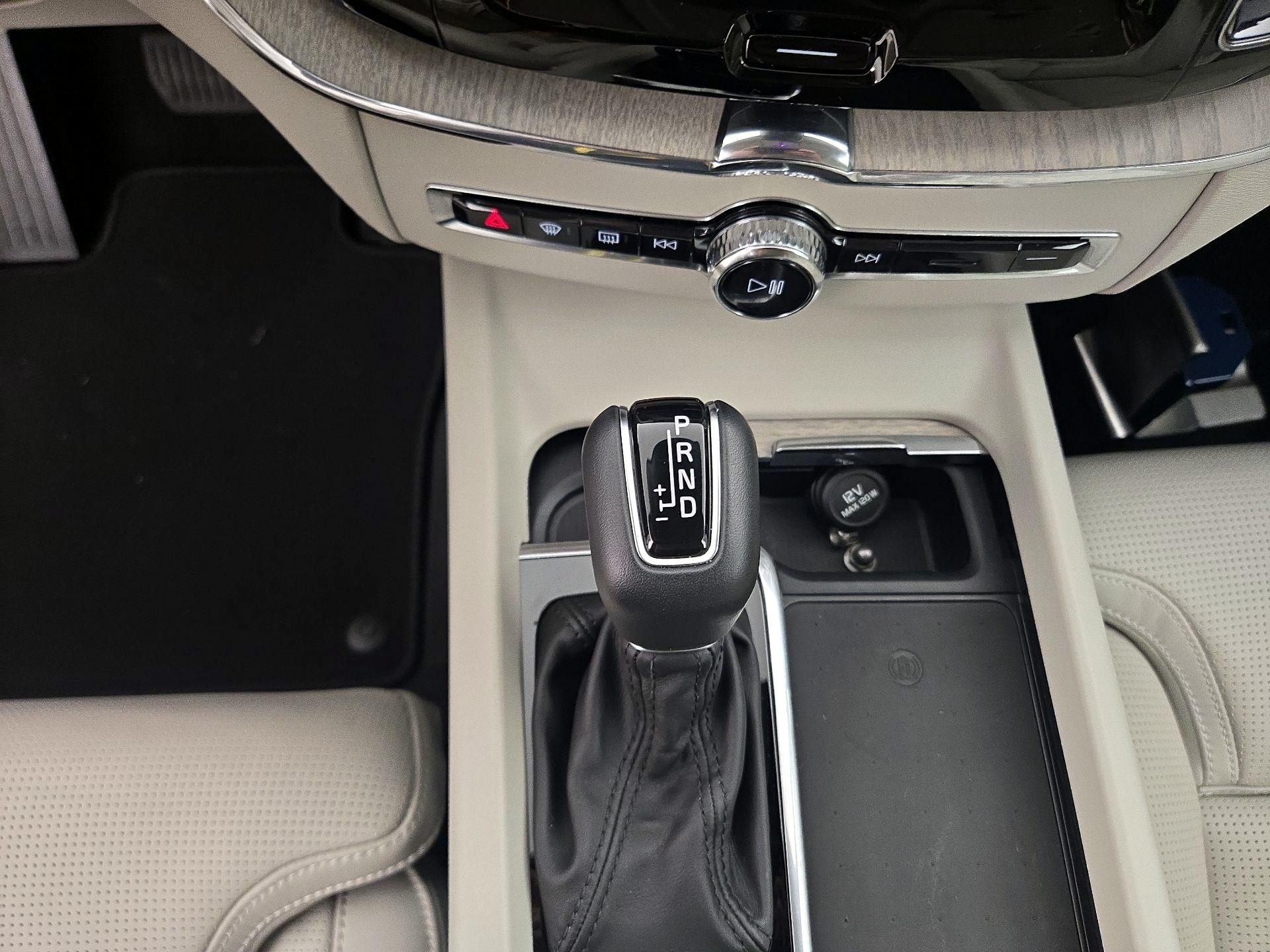 Thumbnail: 2021 Volvo XC60 - 18