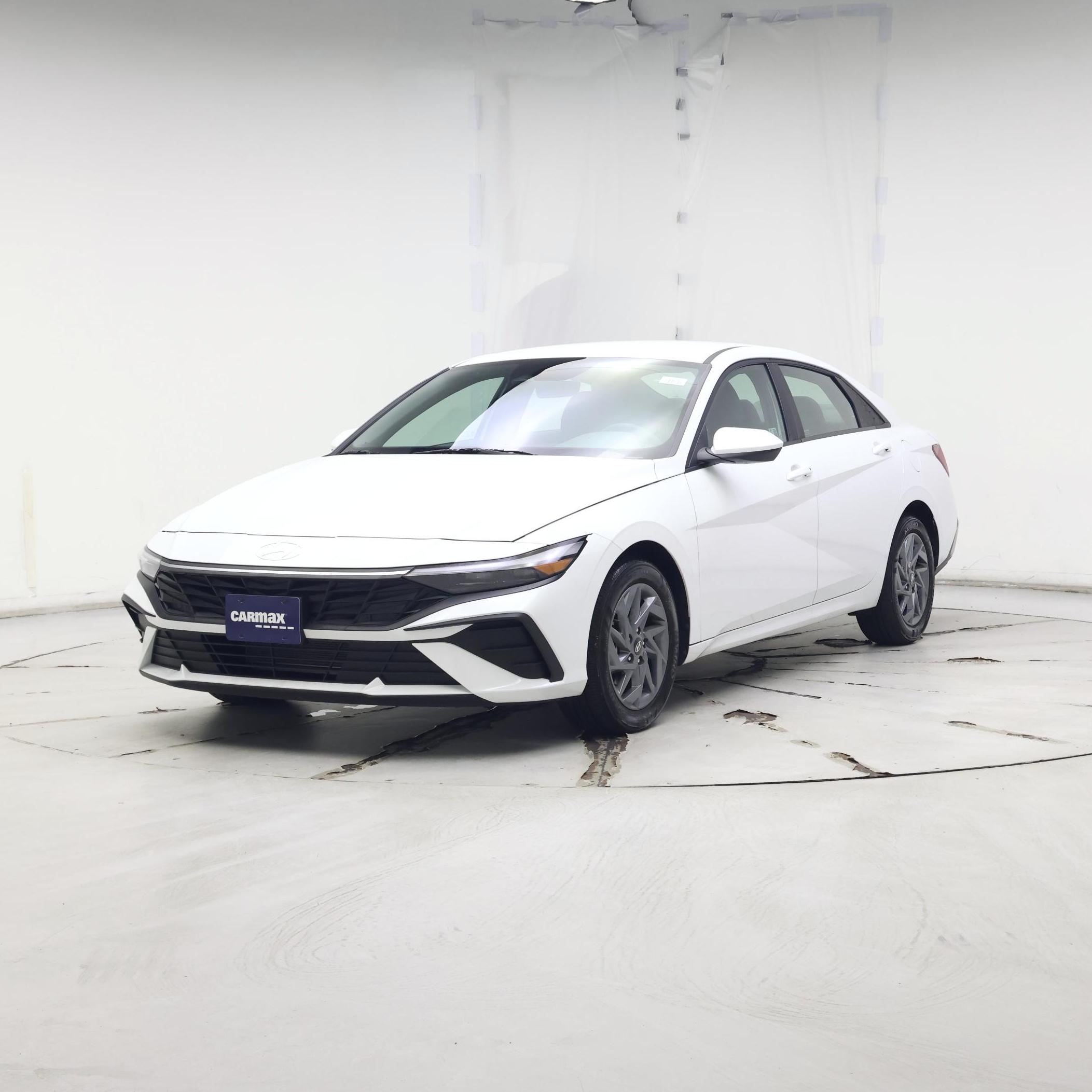 Thumbnail: 2024 Hyundai Elantra - 4