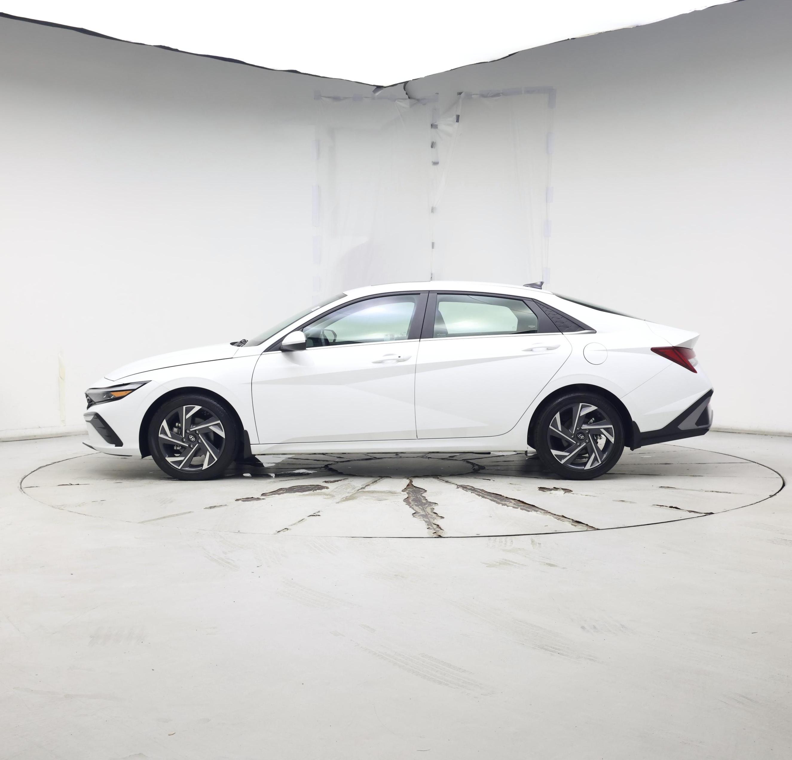 Thumbnail: 2024 Hyundai Elantra - 3
