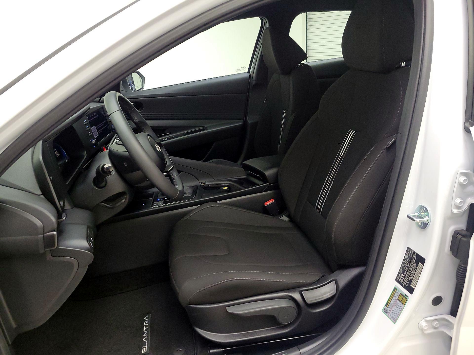 Thumbnail: 2025 Hyundai Elantra - 11