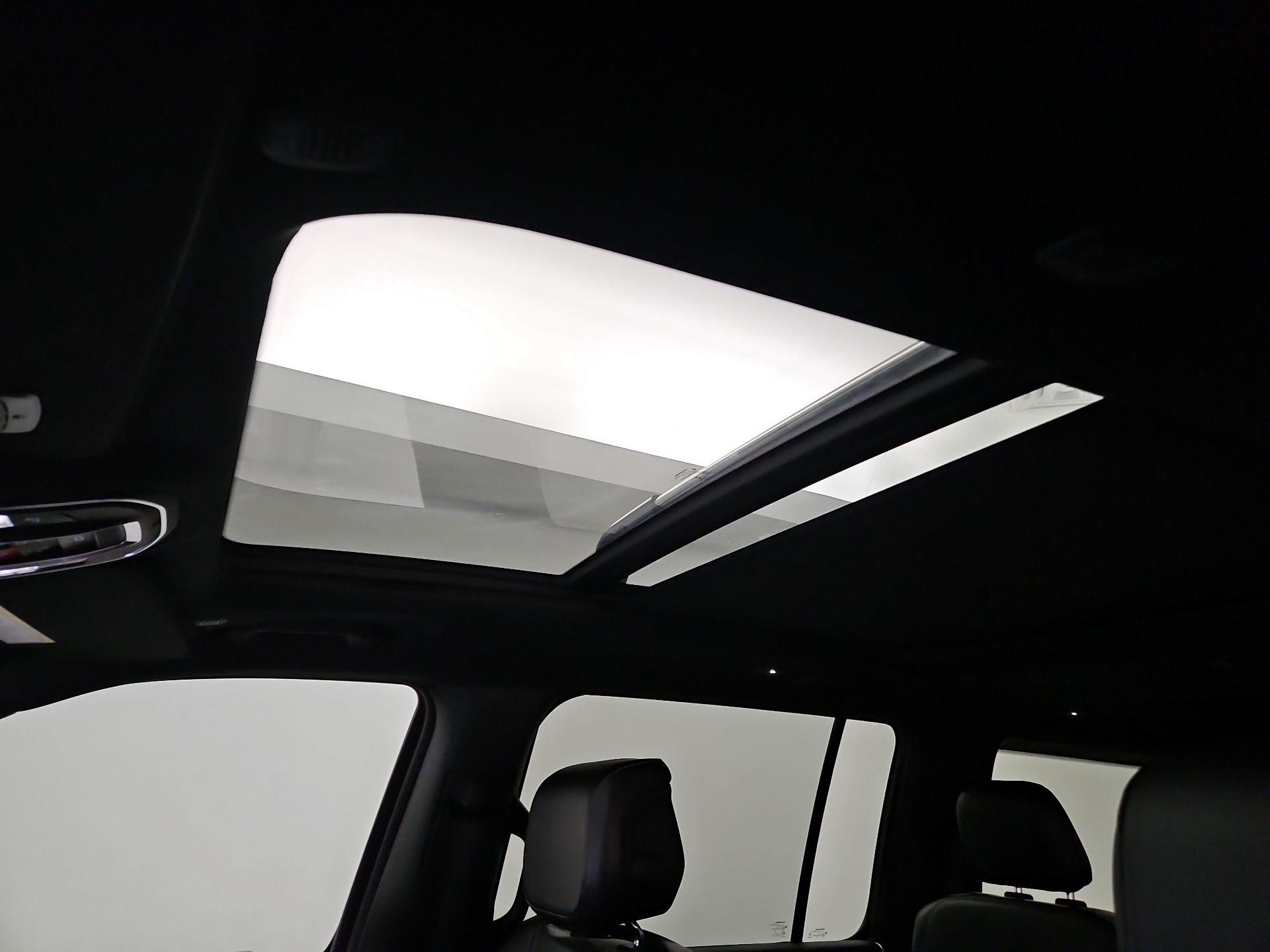 Thumbnail: 2022 Jeep Wagoneer - 20