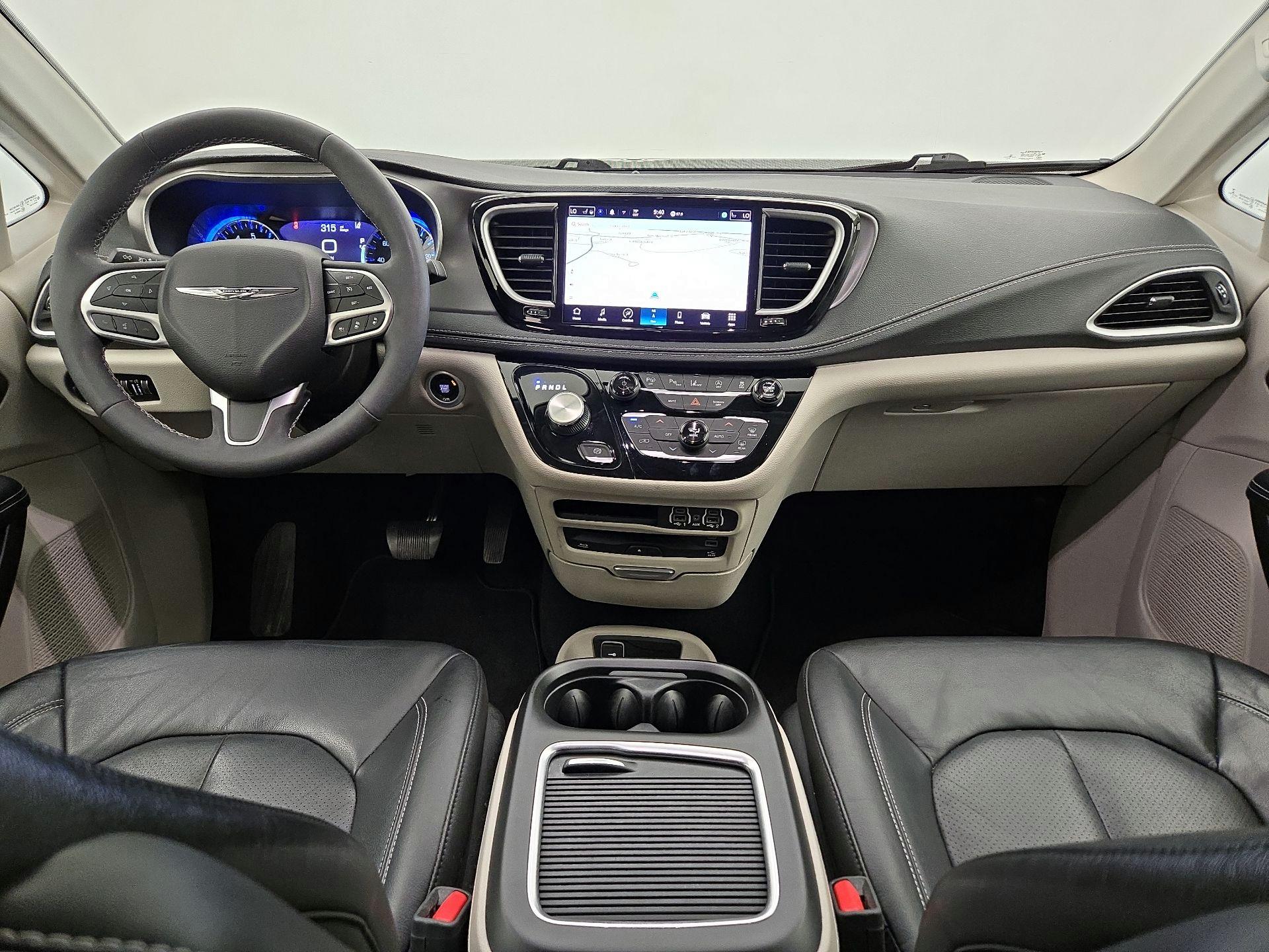 Thumbnail: 2022 Chrysler Pacifica - 9