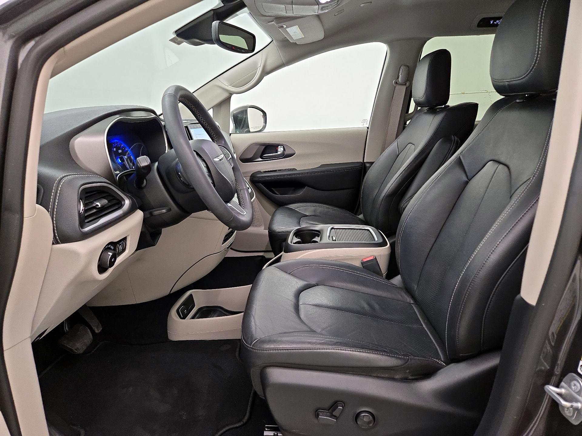 Thumbnail: 2022 Chrysler Pacifica - 11