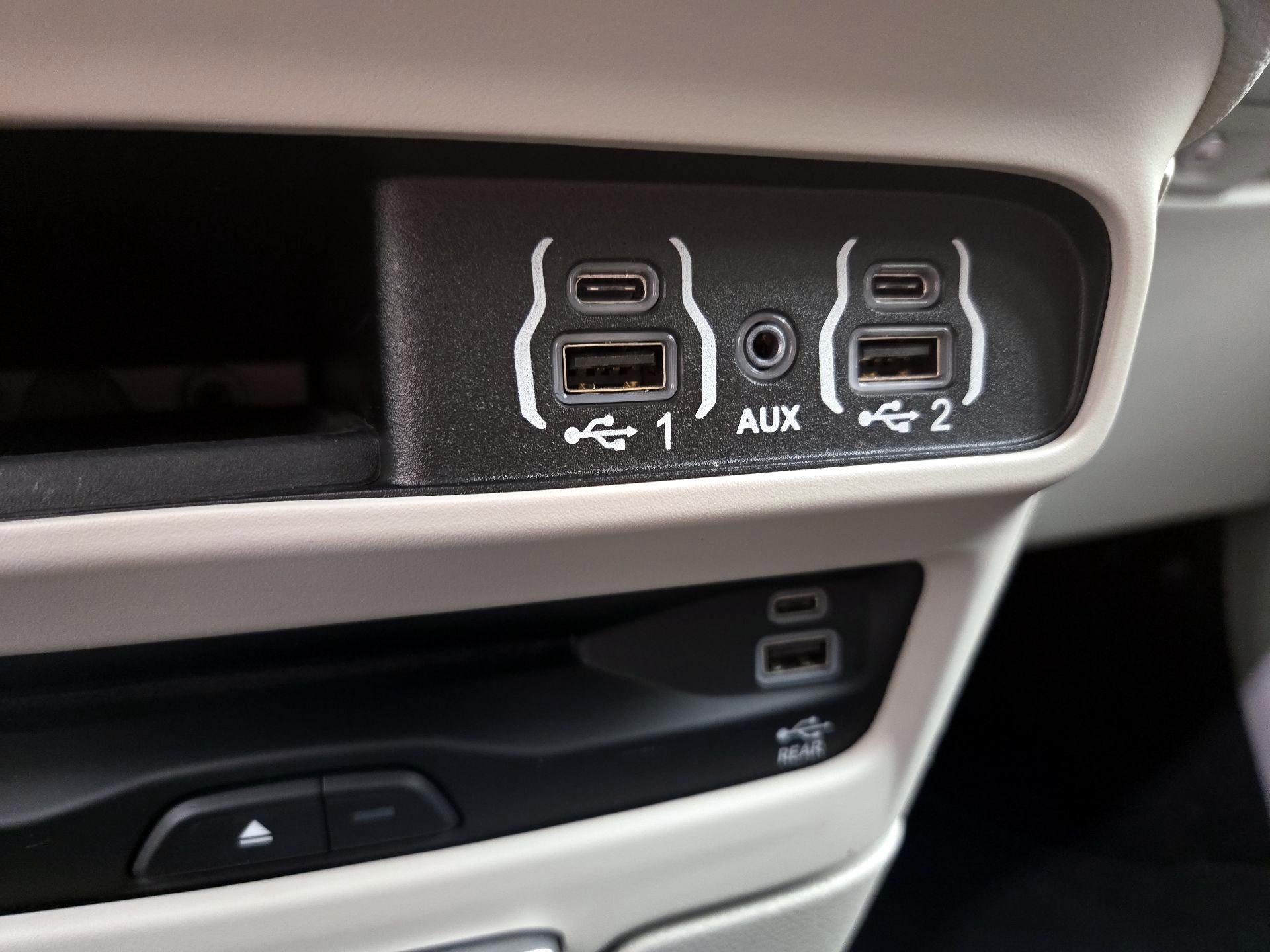 Thumbnail: 2022 Chrysler Pacifica - 19