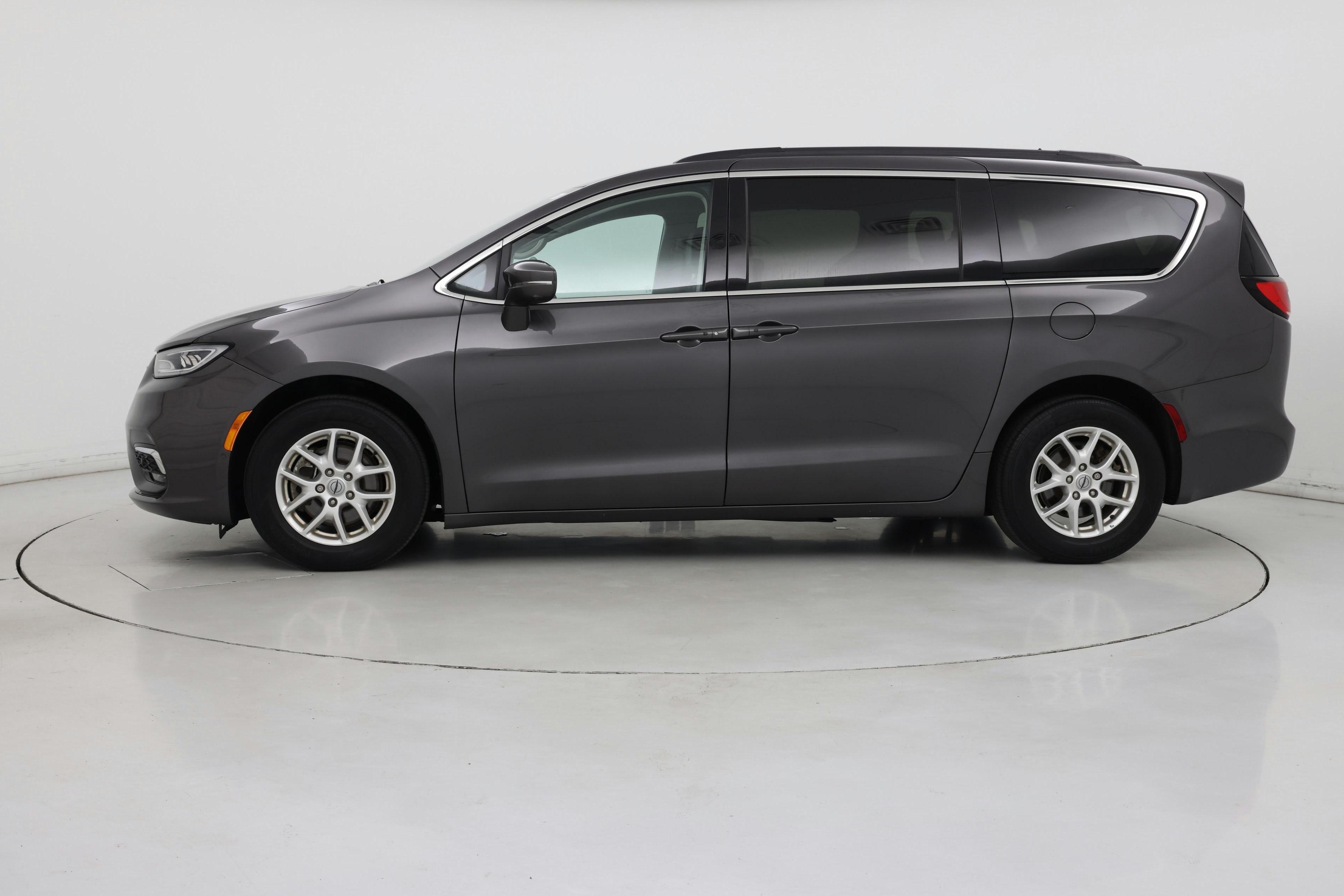 Thumbnail: 2022 Chrysler Pacifica - 3