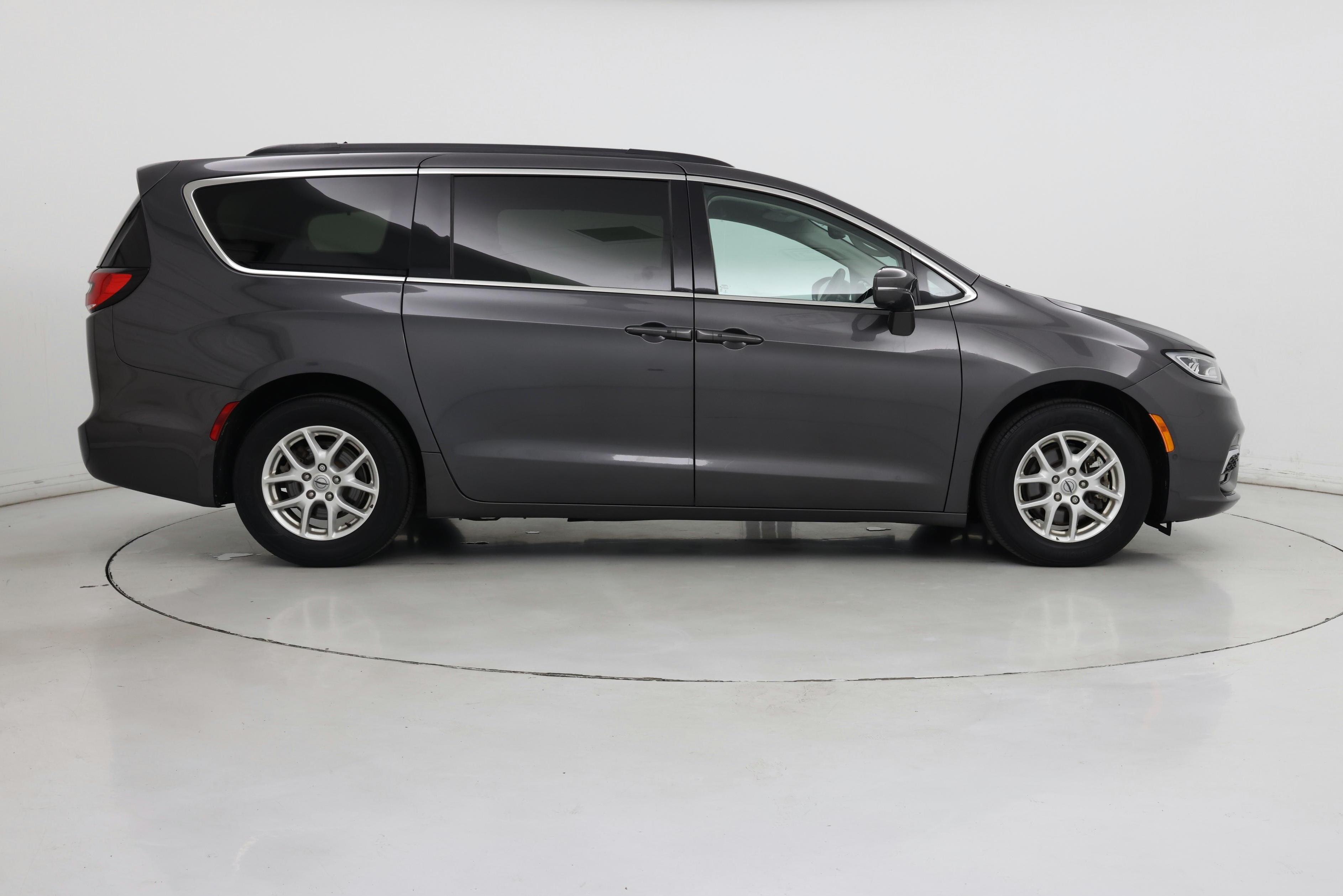 Thumbnail: 2022 Chrysler Pacifica - 7