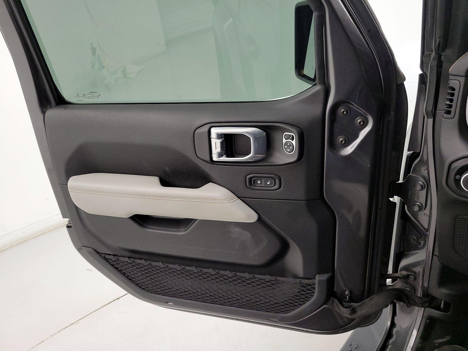 Thumbnail: 2021 Jeep Gladiator - 12