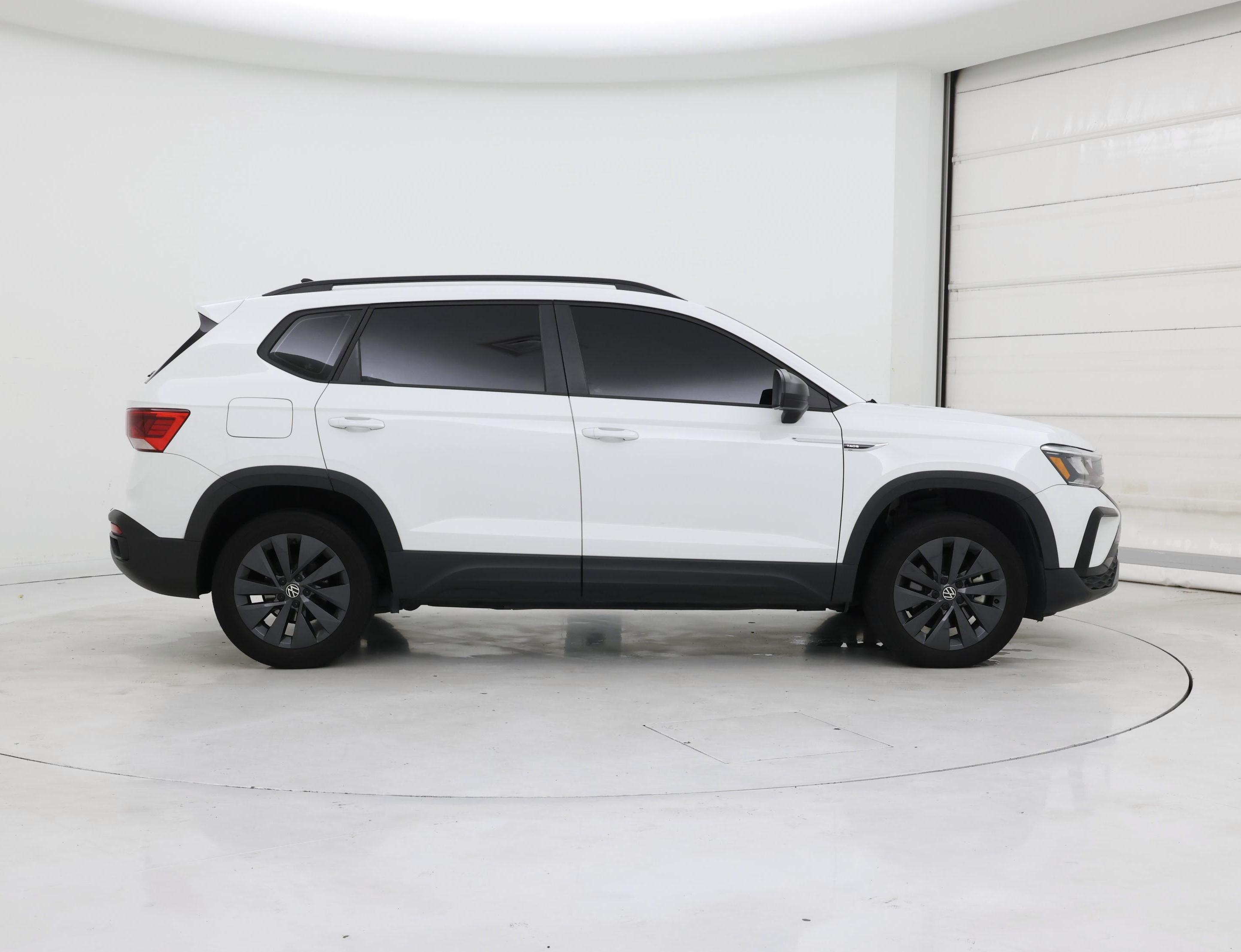 Thumbnail: 2023 Volkswagen Taos - 7