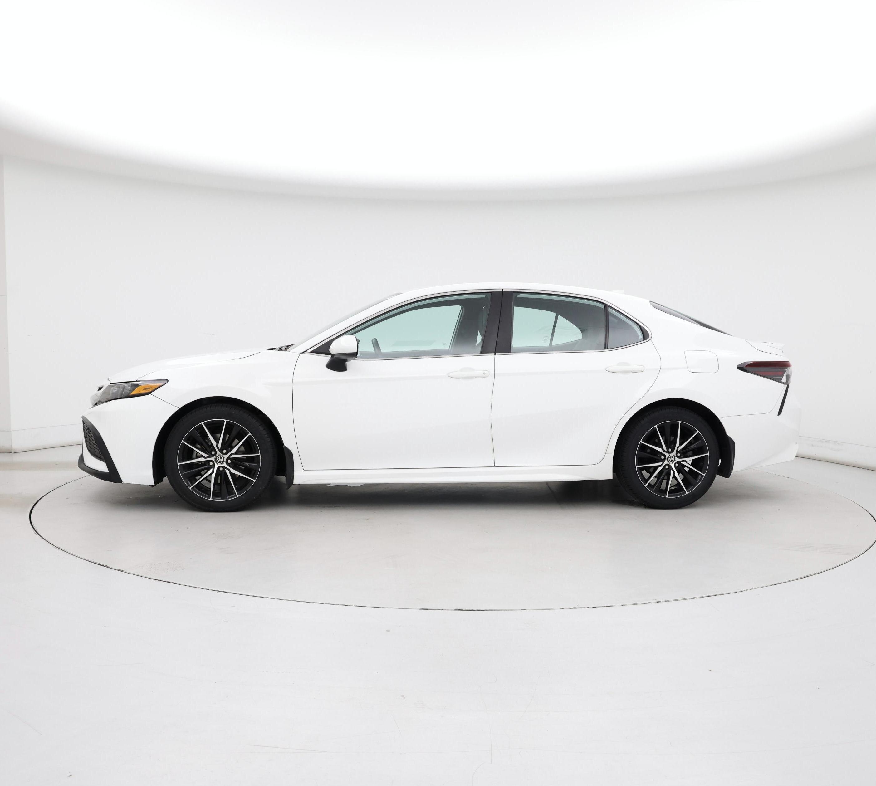 Thumbnail: 2021 Toyota Camry - 3