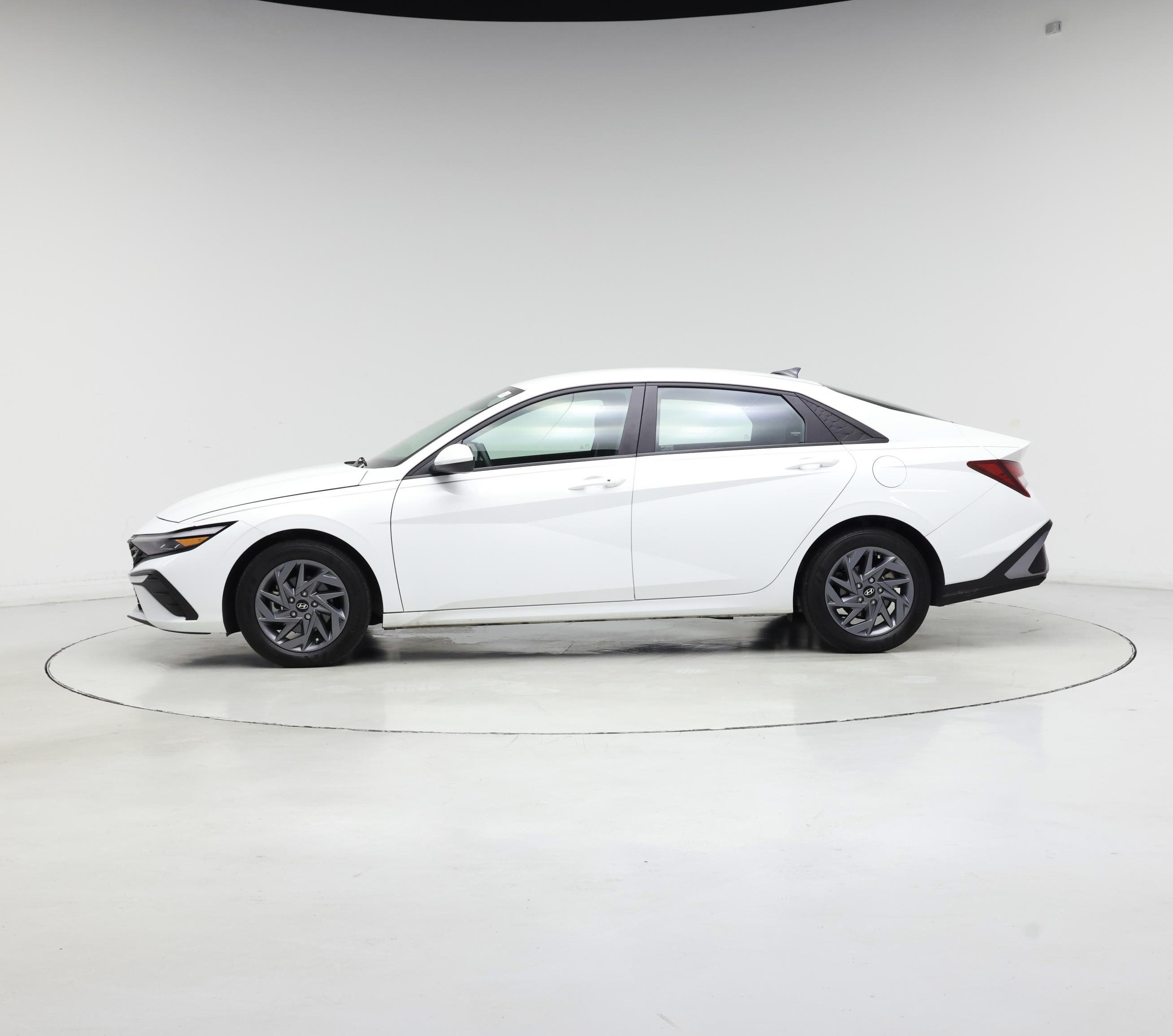 Thumbnail: 2024 Hyundai Elantra - 3