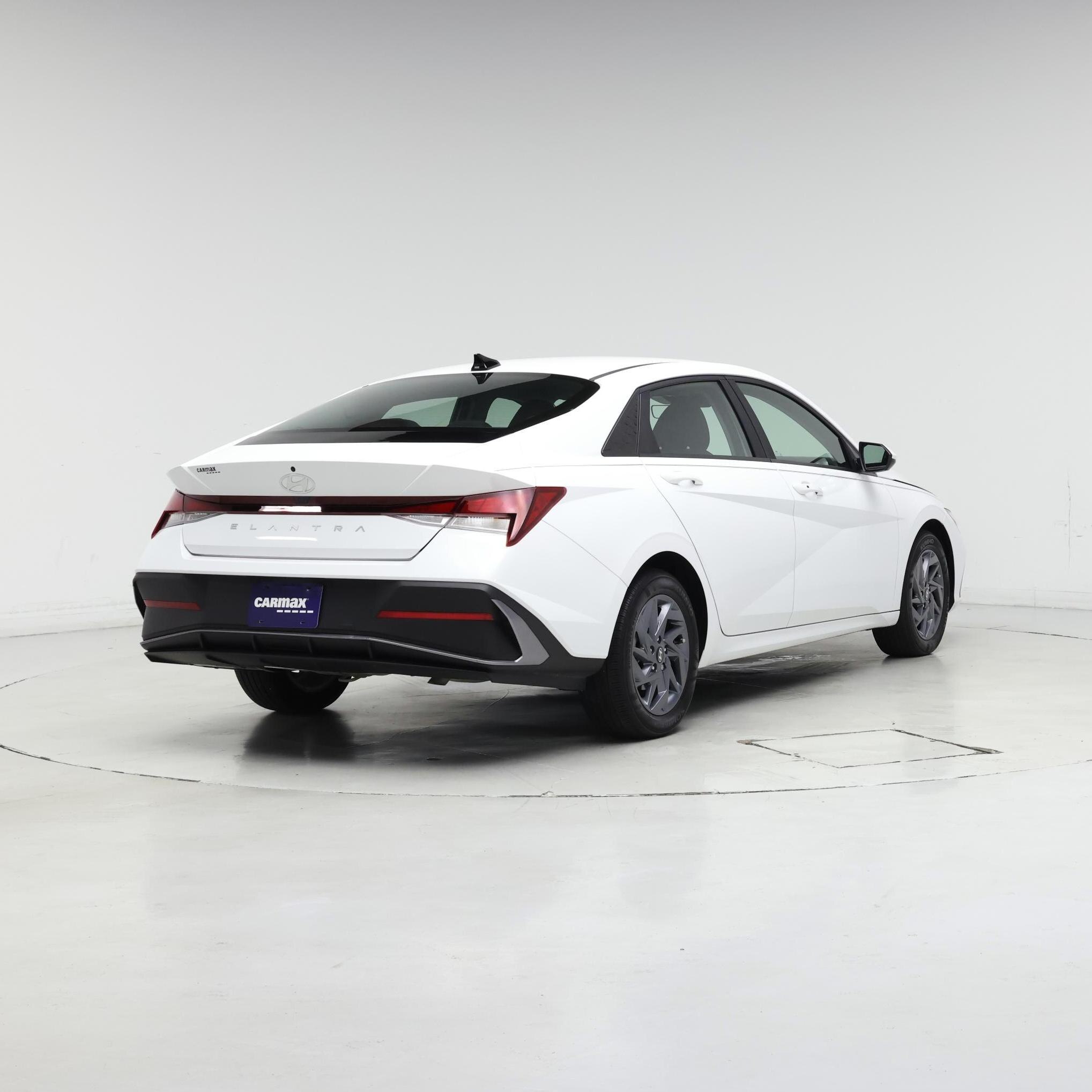 Thumbnail: 2024 Hyundai Elantra - 8