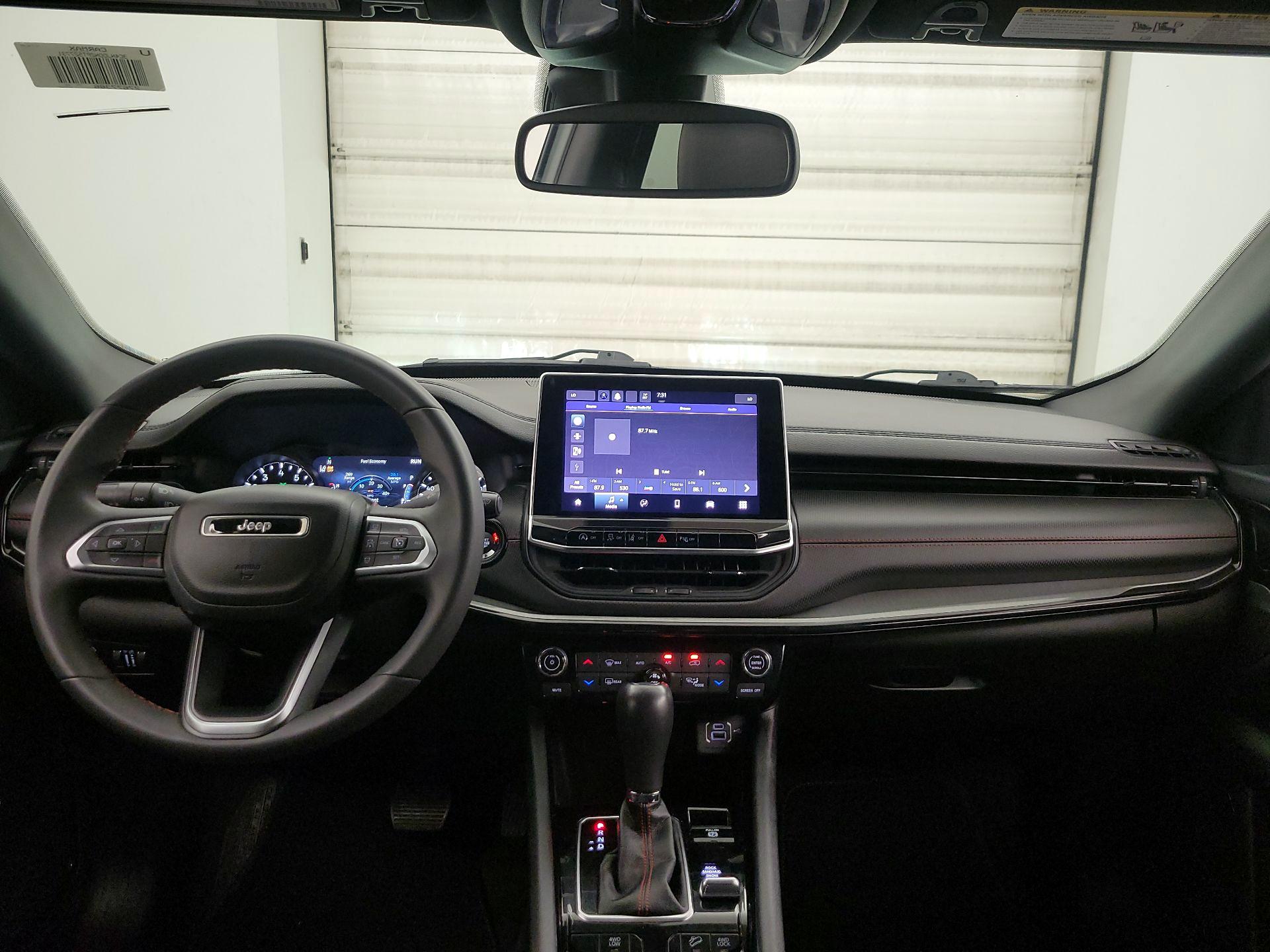 Thumbnail: 2023 Jeep Compass - 9