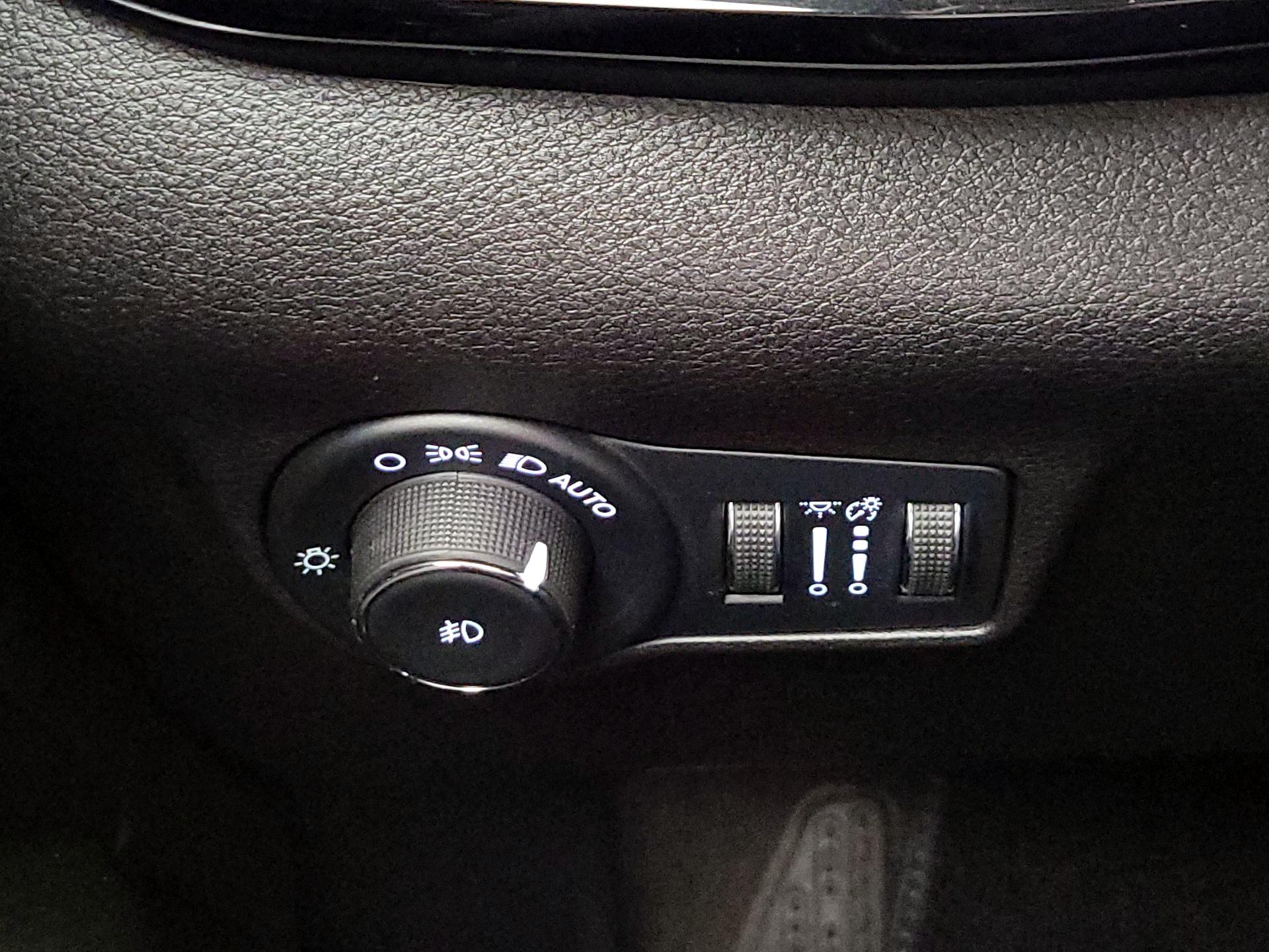 Thumbnail: 2023 Jeep Compass - 13