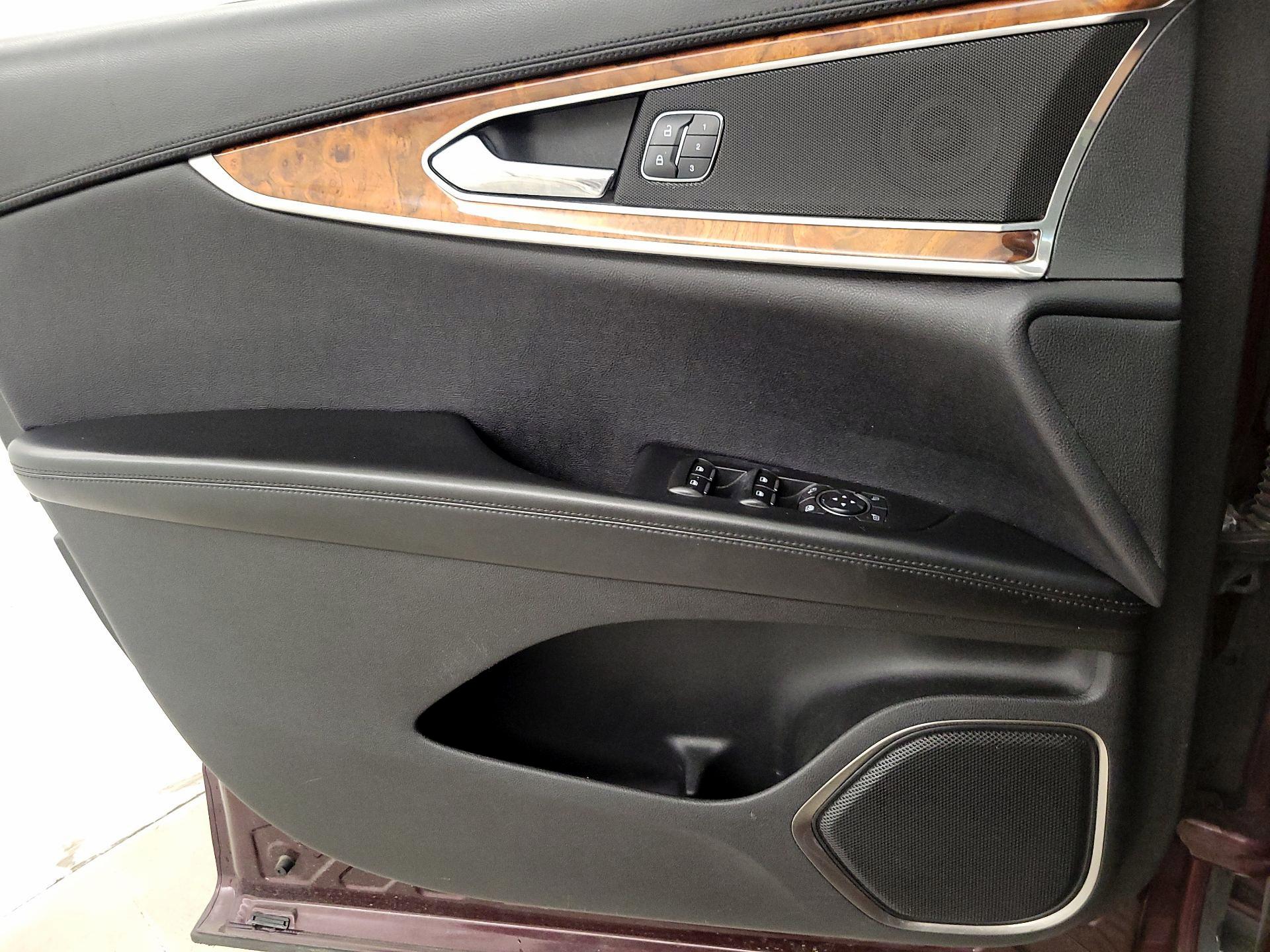 Thumbnail: 2017 Lincoln MKX - 12