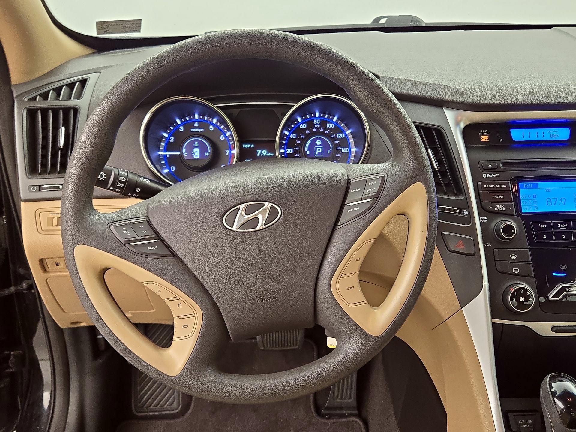 Thumbnail: 2013 Hyundai Sonata - 10