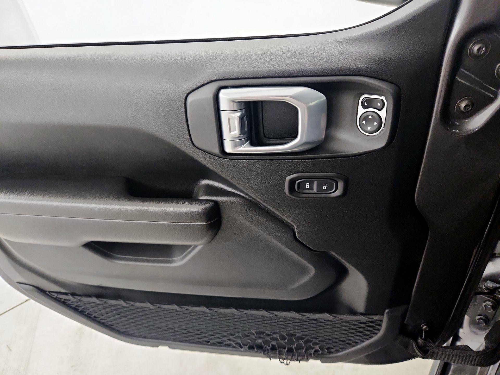 Thumbnail: 2021 Jeep Gladiator - 12