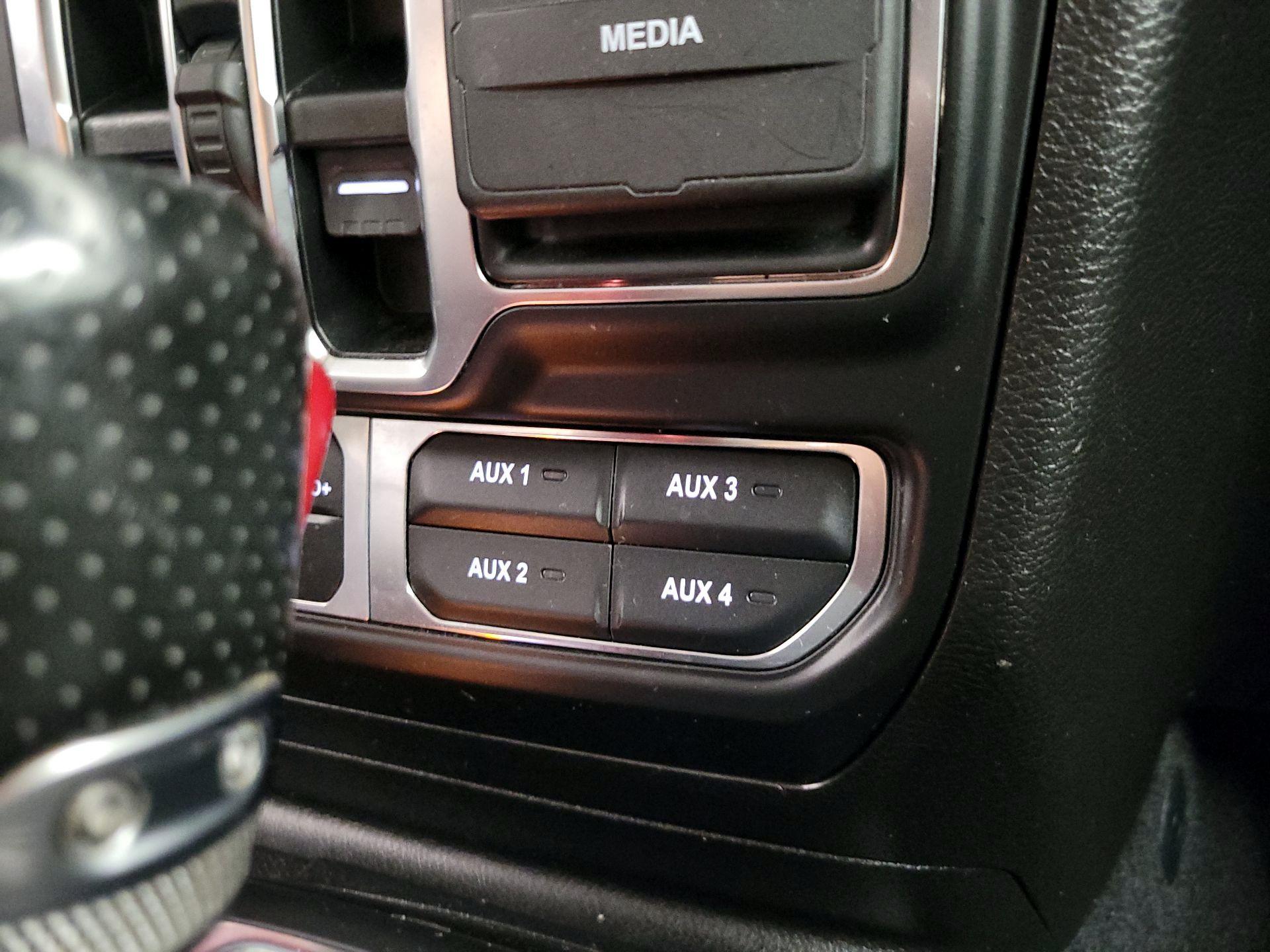 Thumbnail: 2021 Jeep Gladiator - 19