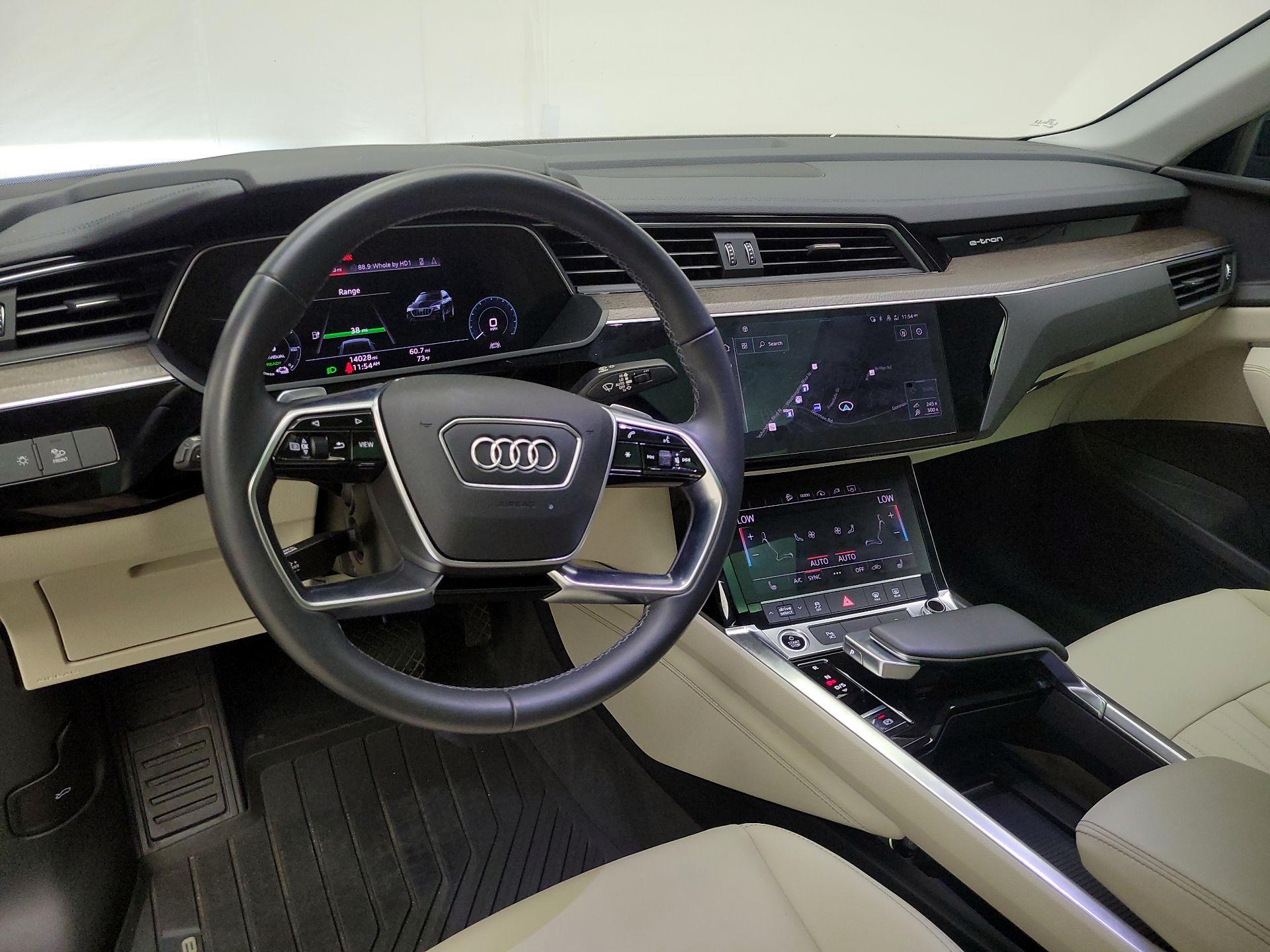 Thumbnail: 2021 Audi e-tron S - 9