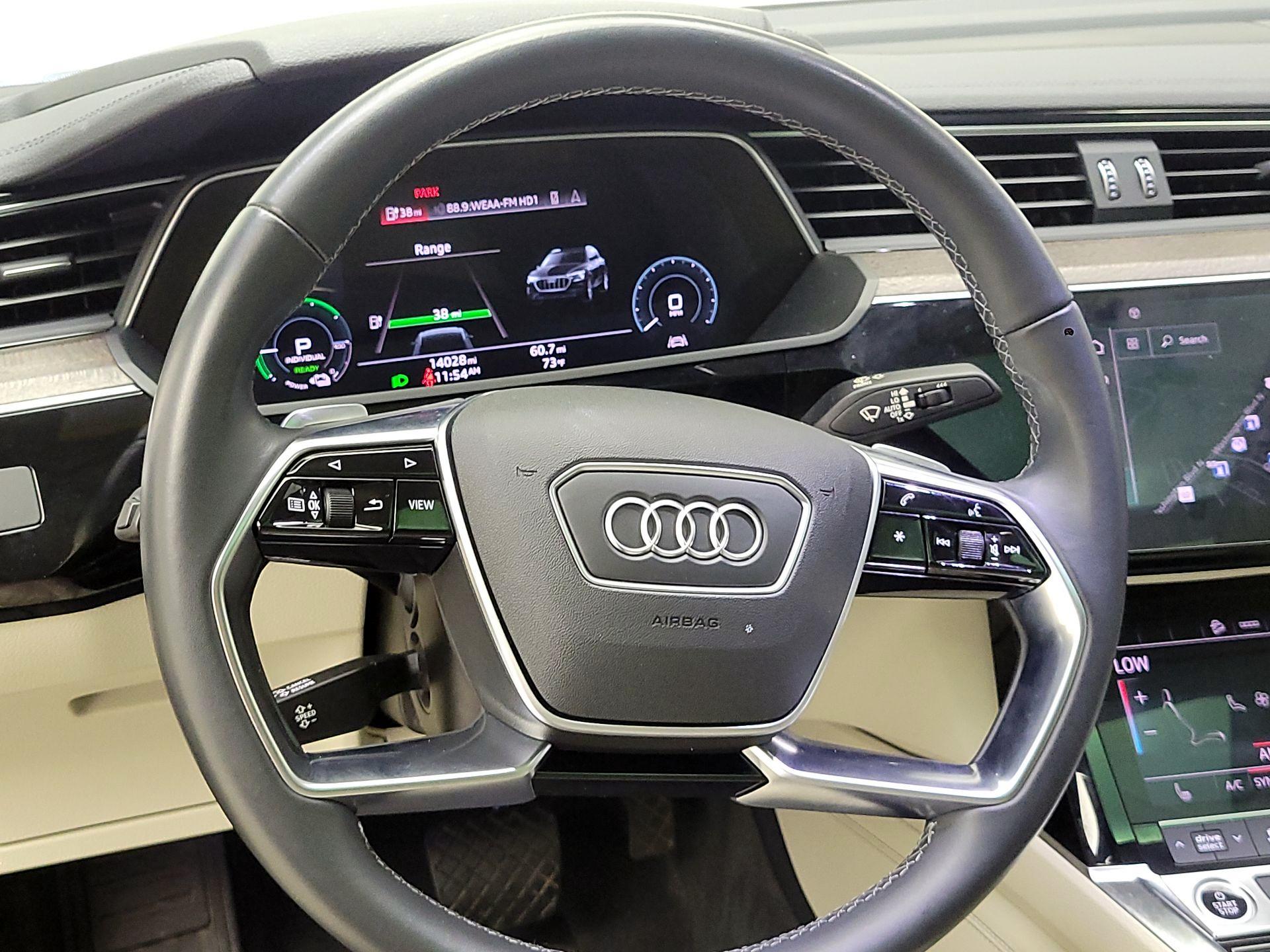 Thumbnail: 2021 Audi e-tron S - 10