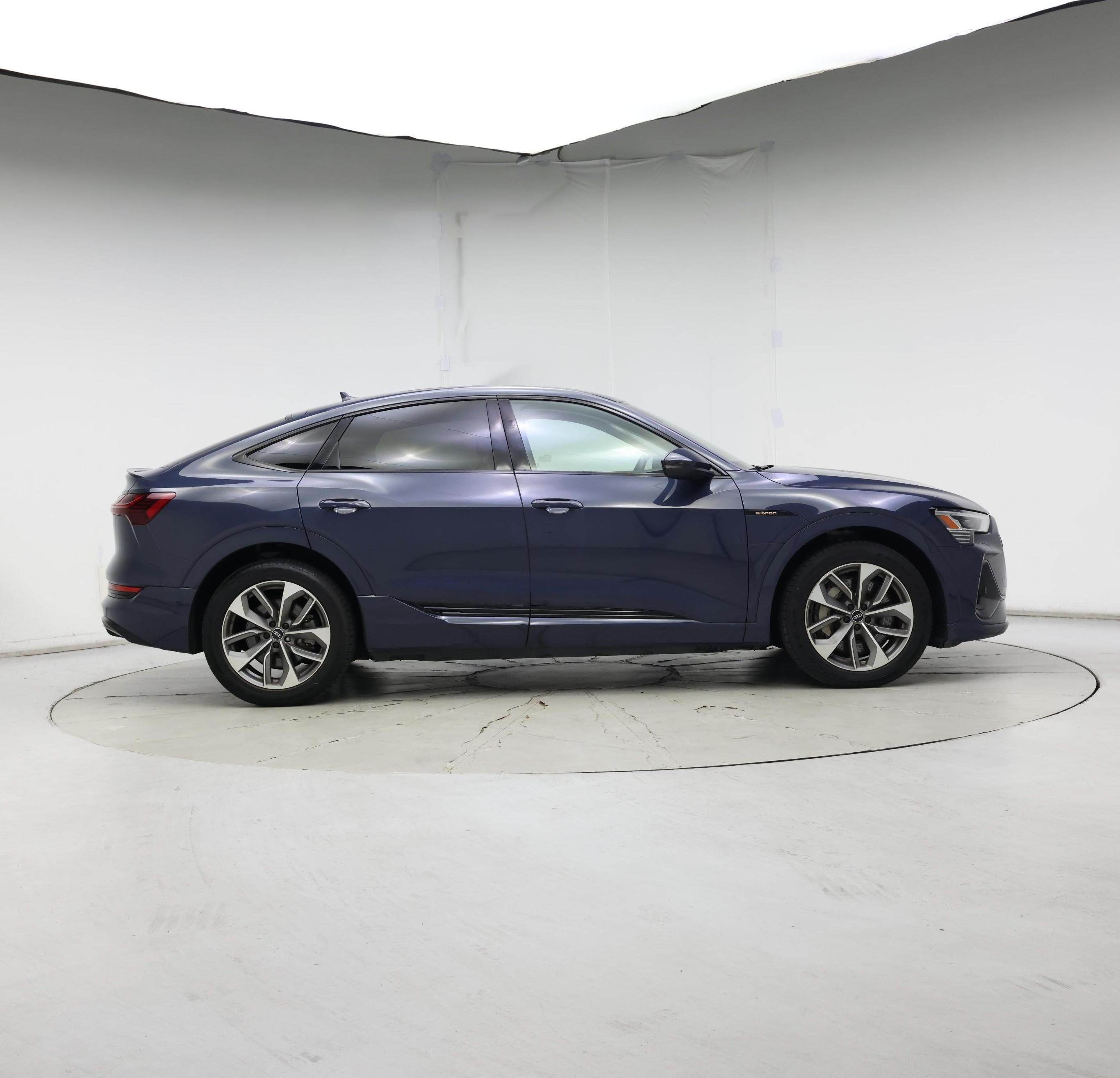 Thumbnail: 2021 Audi e-tron S - 7
