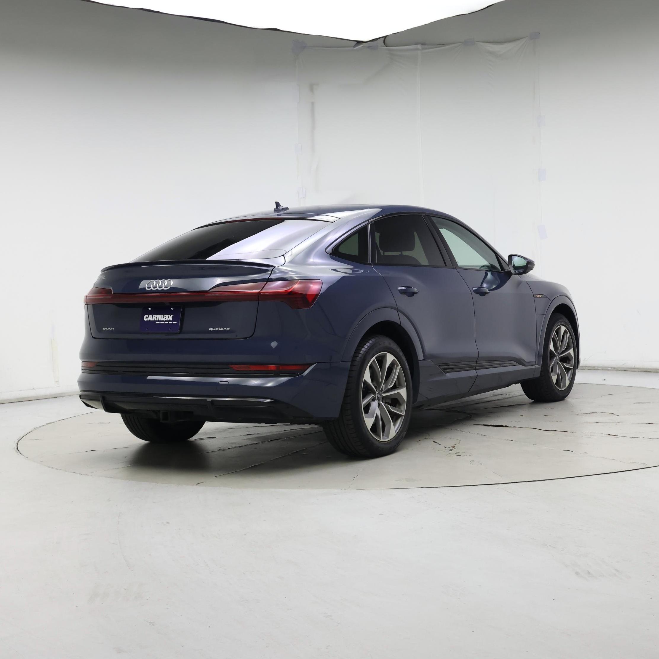 Thumbnail: 2021 Audi e-tron S - 8