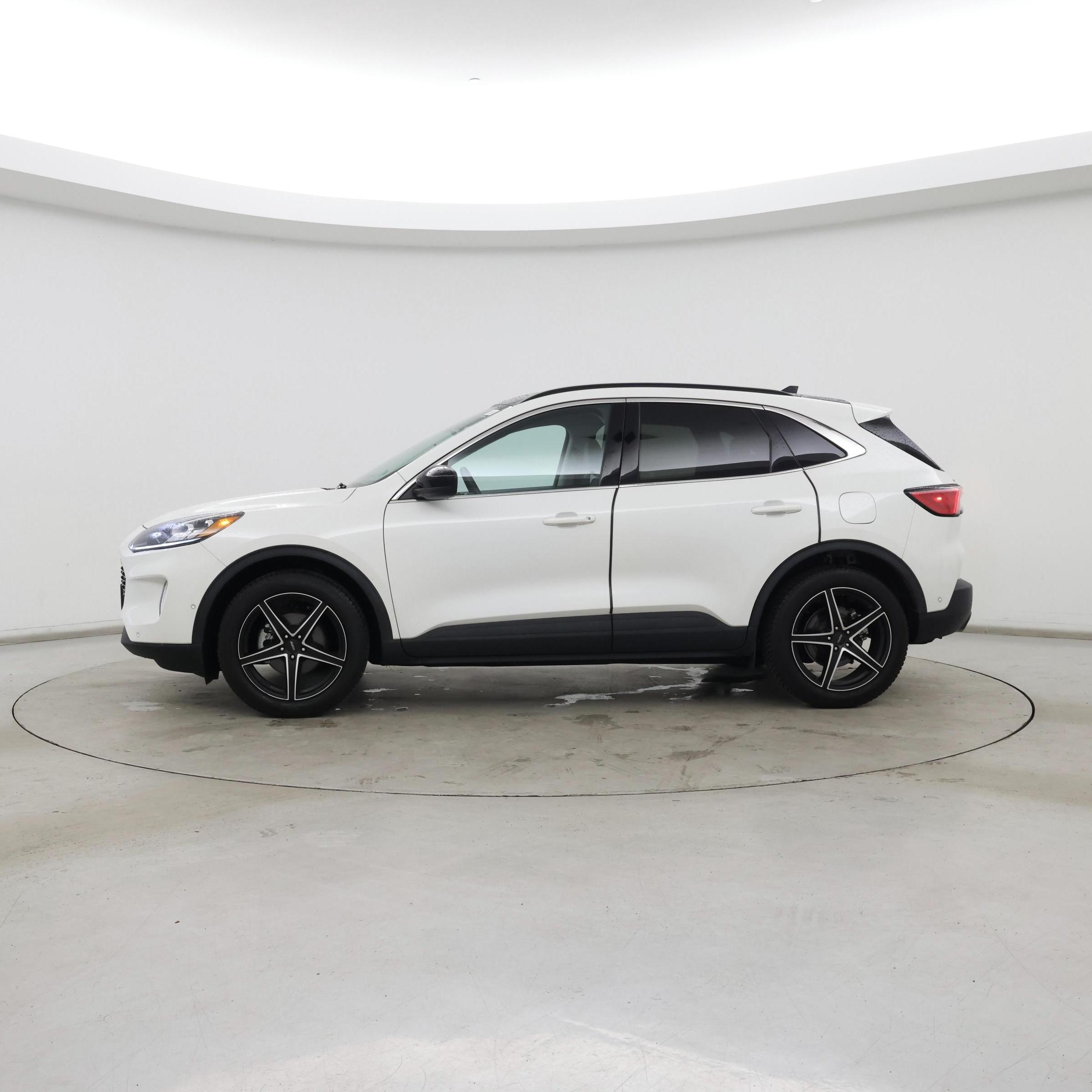 Thumbnail: 2021 Ford Escape - 3