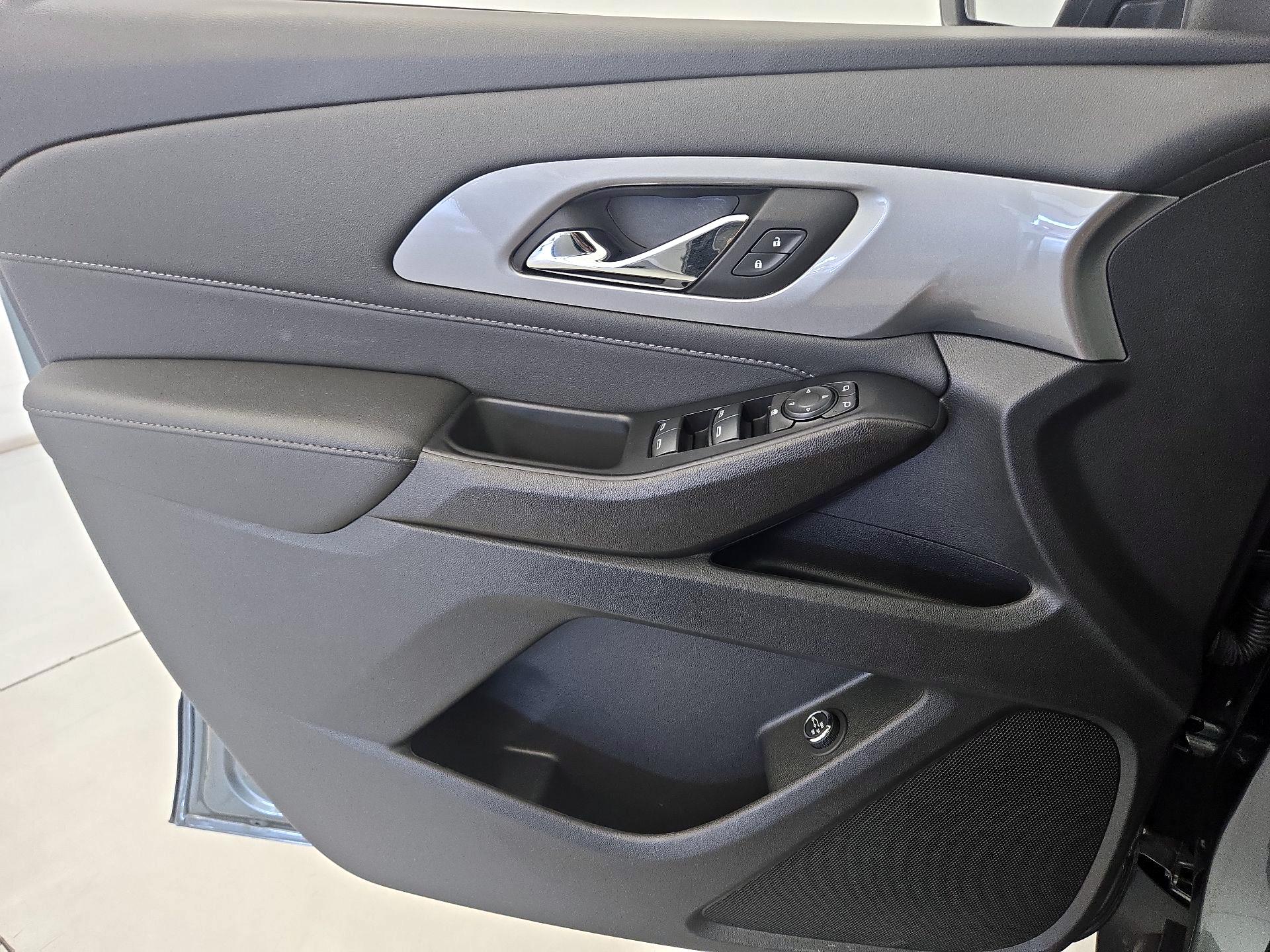 Thumbnail: 2023 Chevrolet Traverse - 12