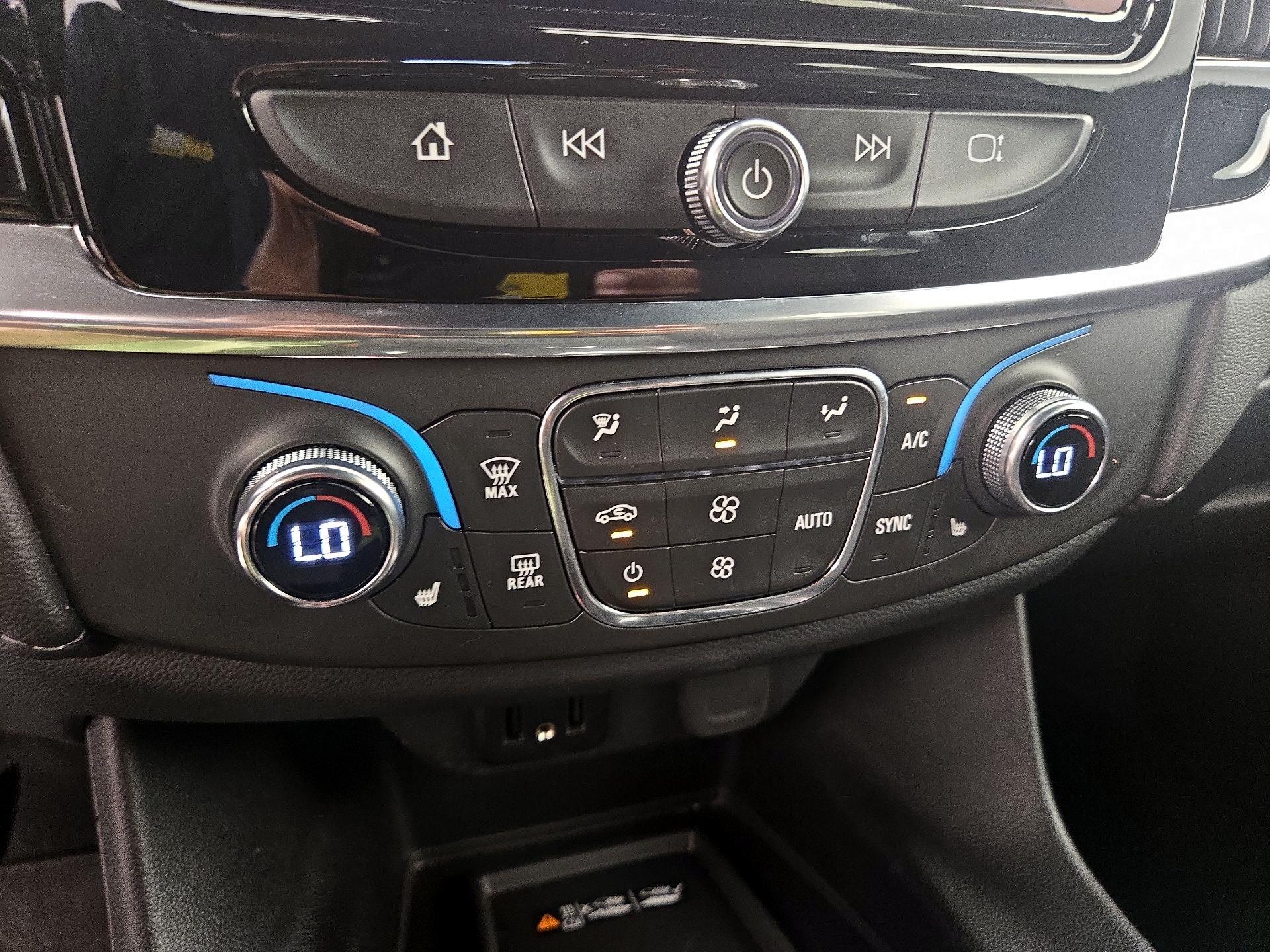 Thumbnail: 2023 Chevrolet Traverse - 16