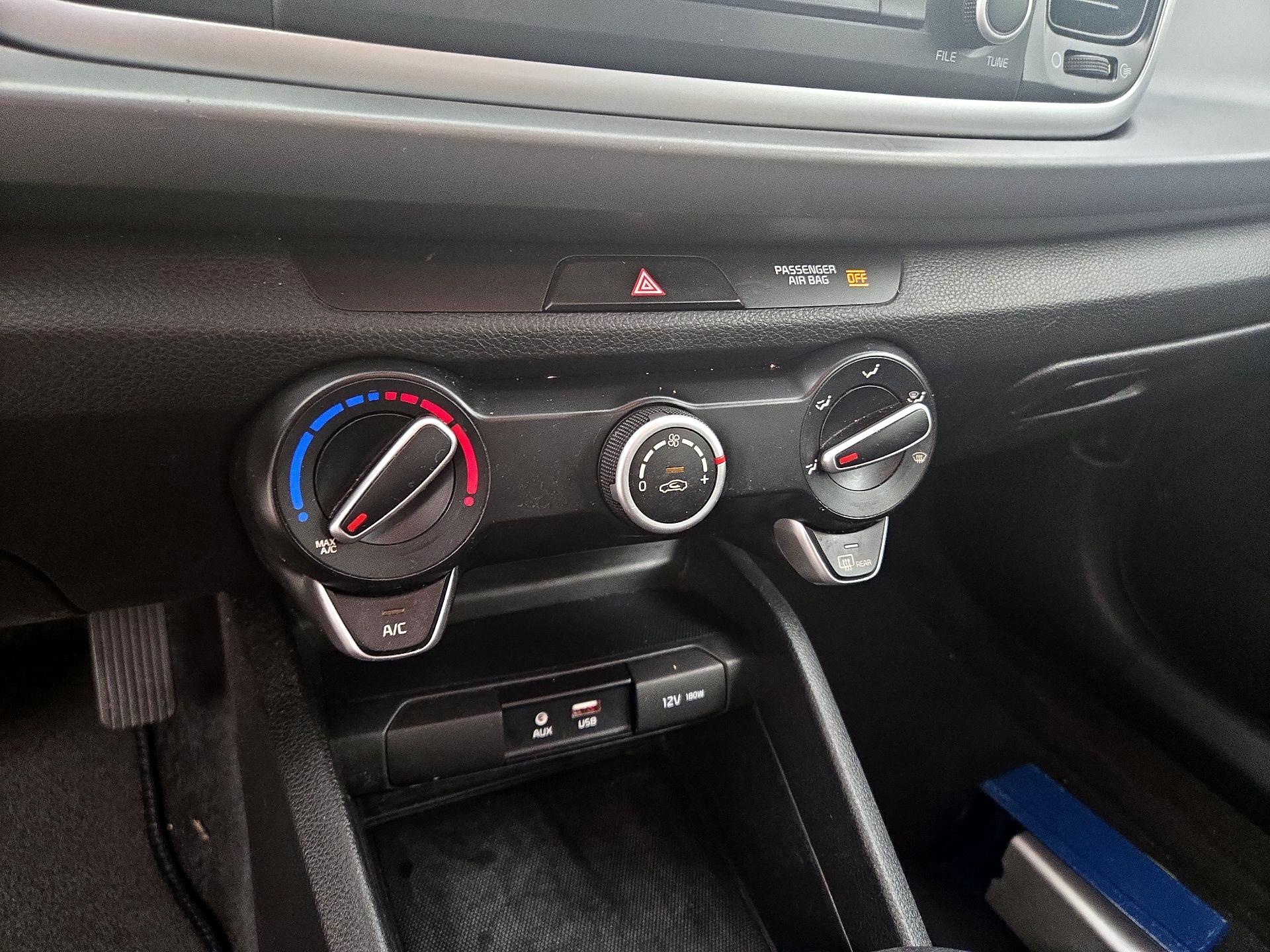 Thumbnail: 2019 Kia Rio - 16