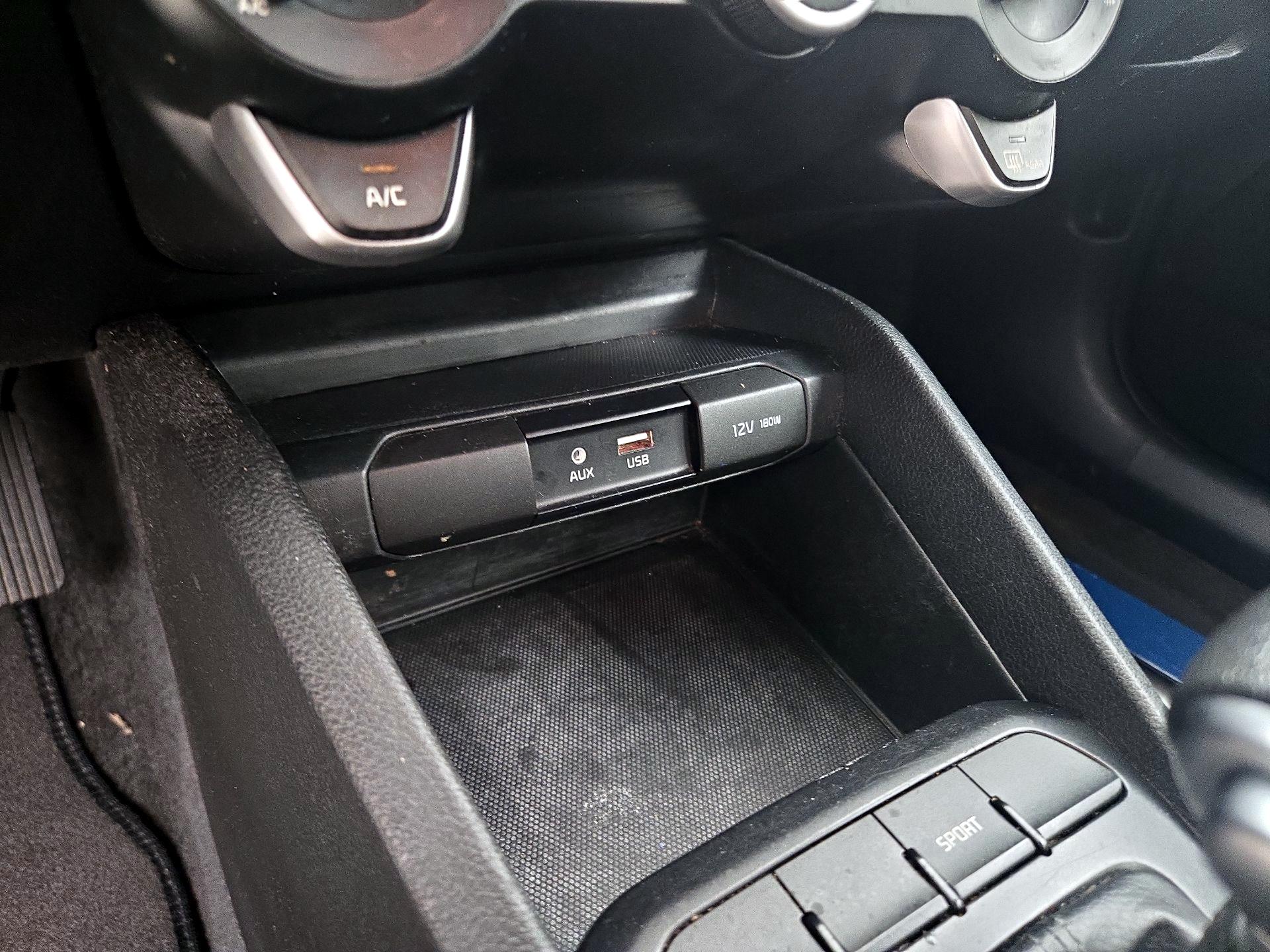 Thumbnail: 2019 Kia Rio - 18