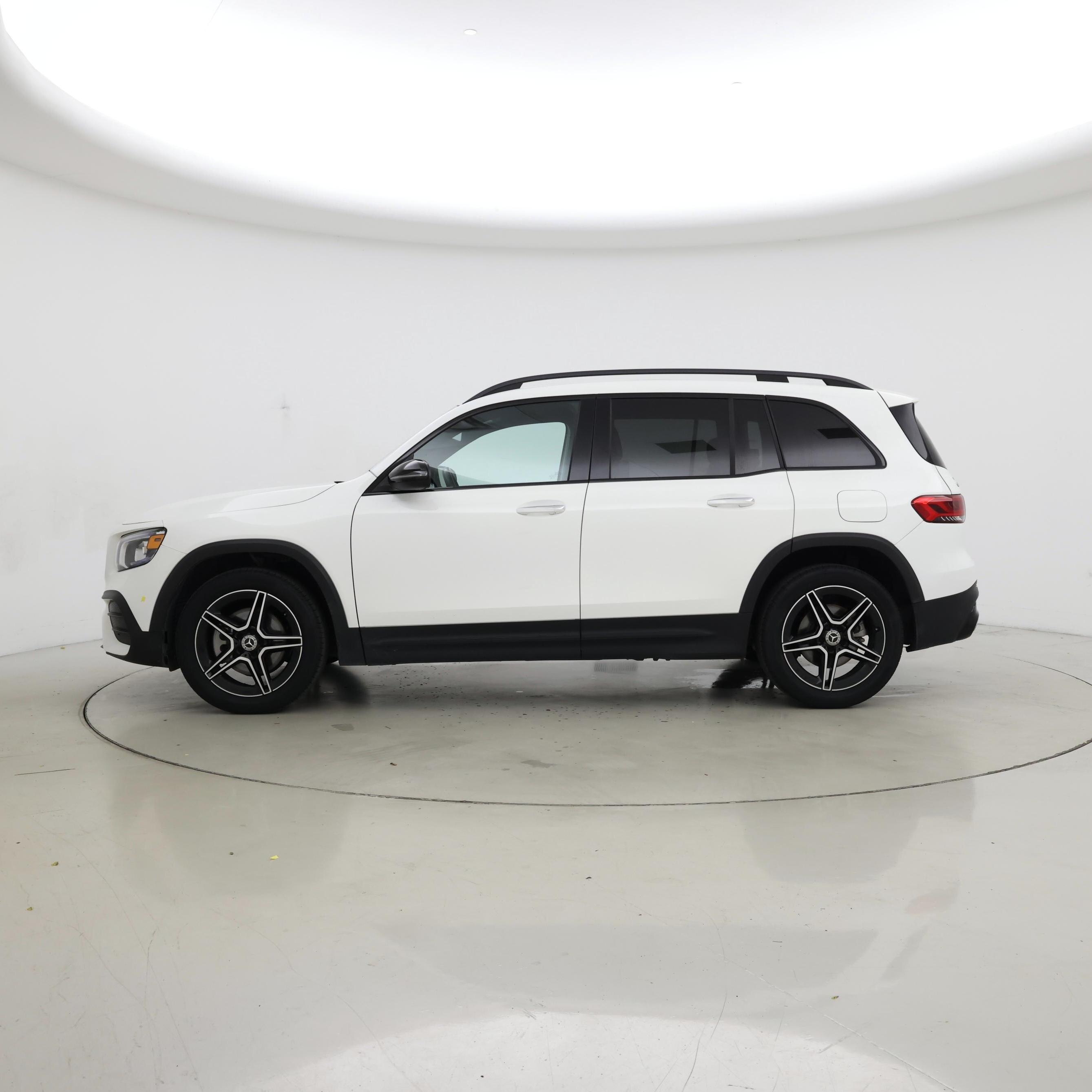 Thumbnail: 2021 Mercedes-Benz GLB - 3
