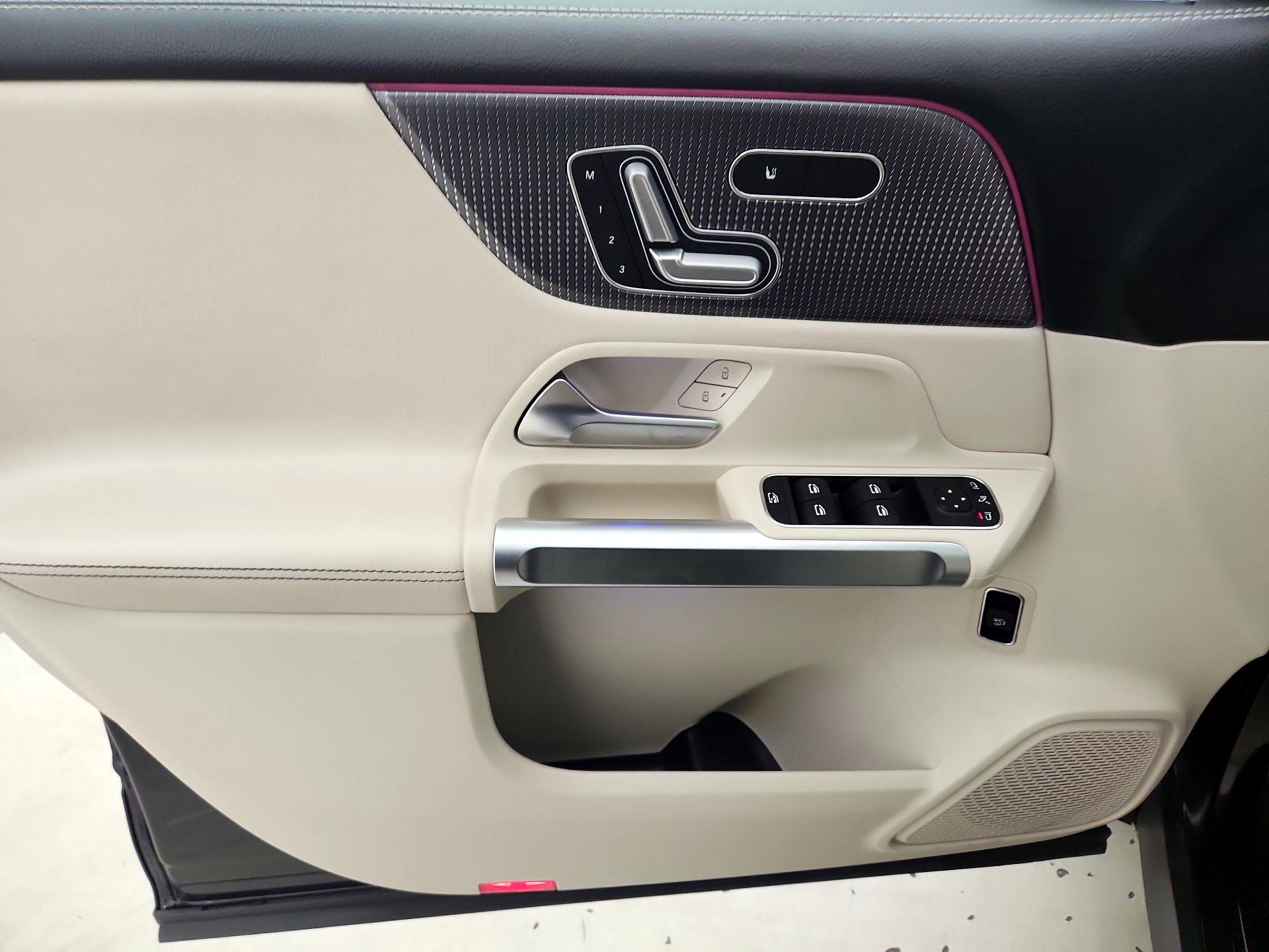 Thumbnail: 2021 Mercedes-Benz GLB - 12
