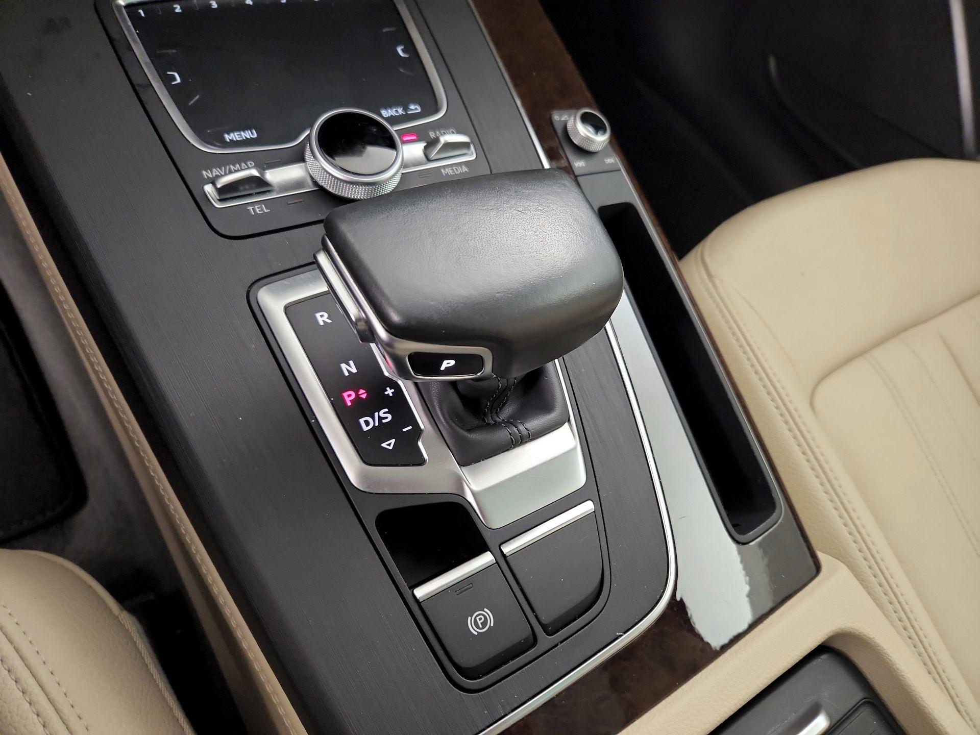 Thumbnail: 2020 Audi Q5 - 18