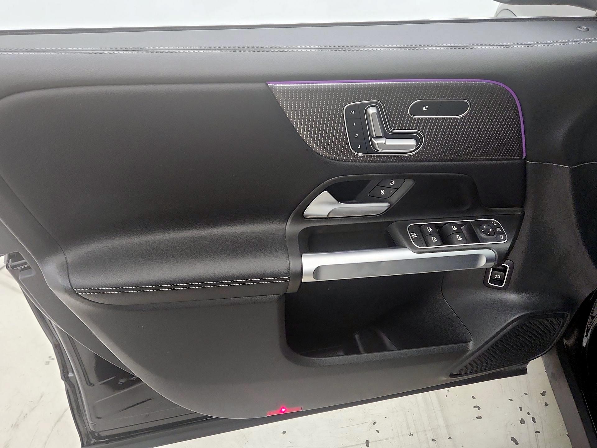 Thumbnail: 2021 Mercedes-Benz GLB - 12