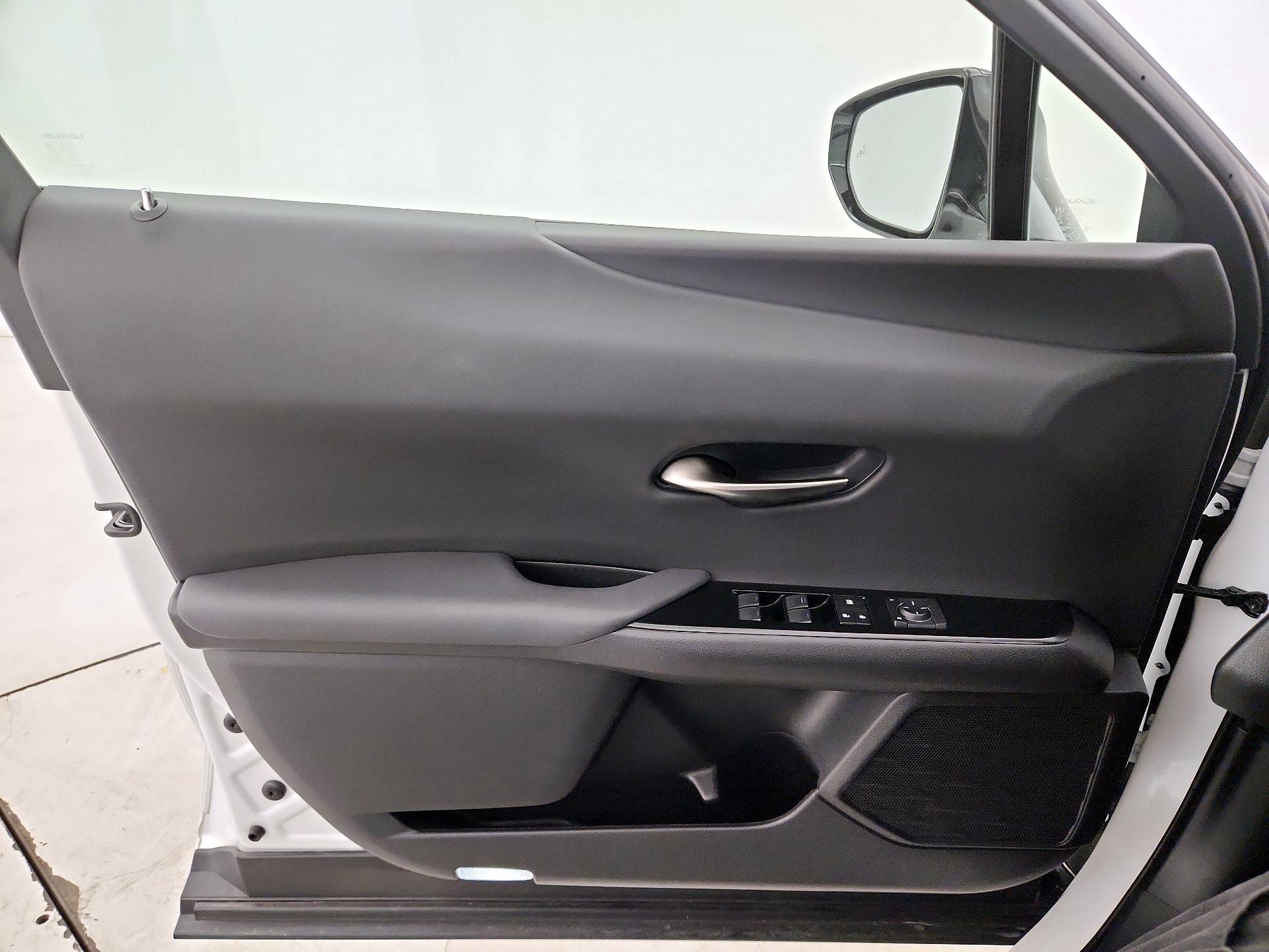 Thumbnail: 2022 Lexus UX - 12