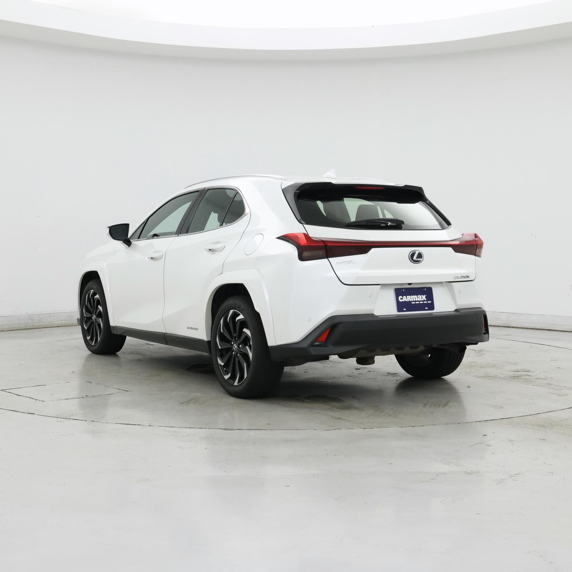 Thumbnail: 2022 Lexus UX - 2
