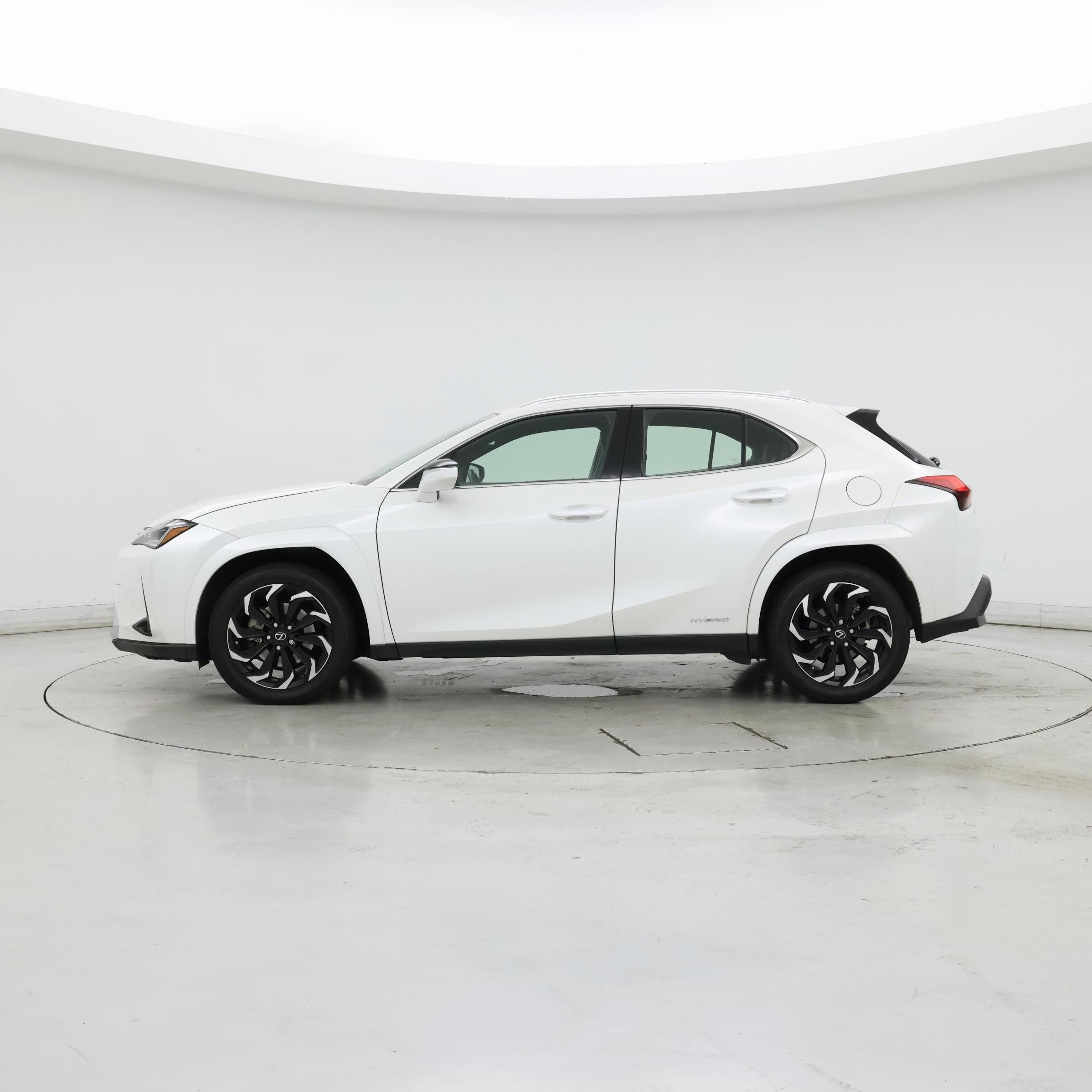 Thumbnail: 2022 Lexus UX - 3