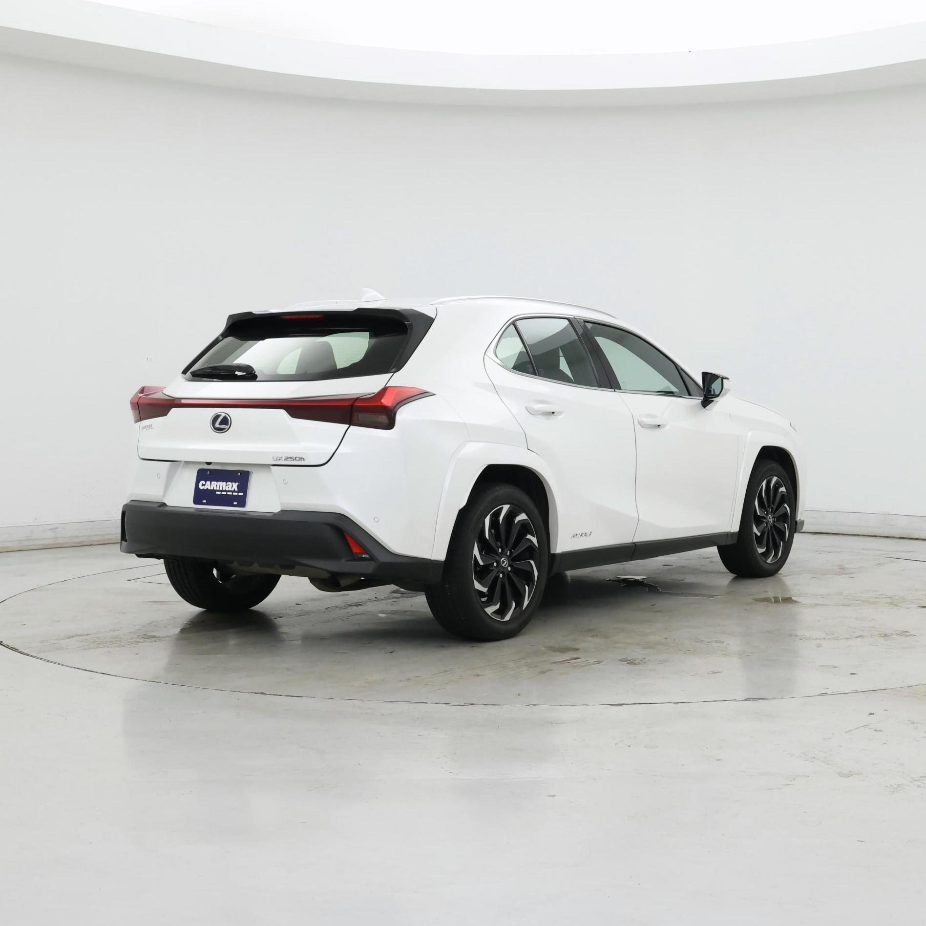 Thumbnail: 2022 Lexus UX - 8