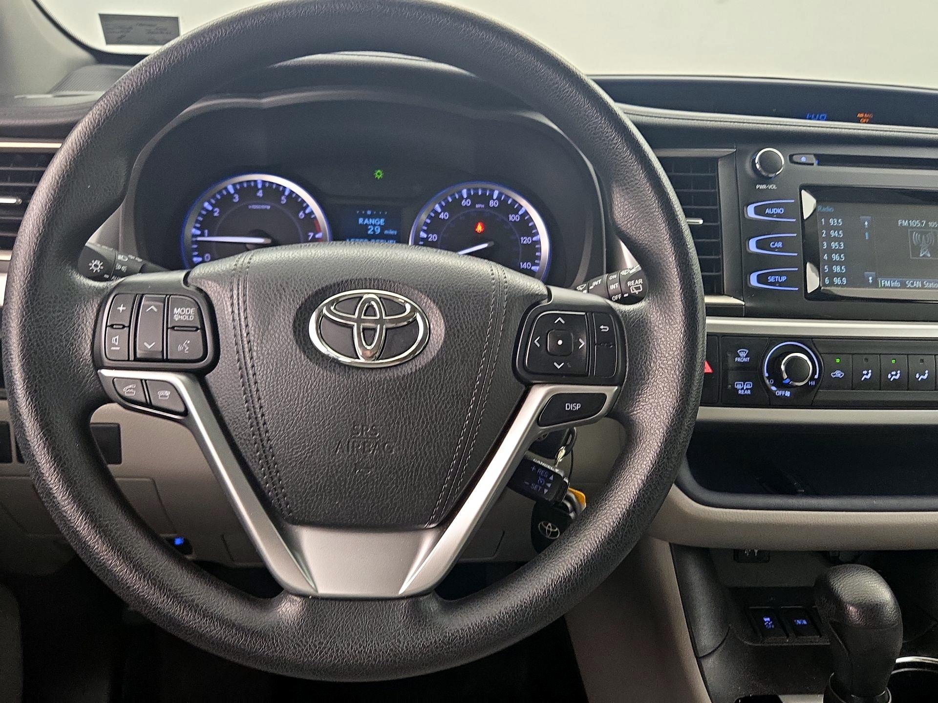 Thumbnail: 2016 Toyota Highlander - 10