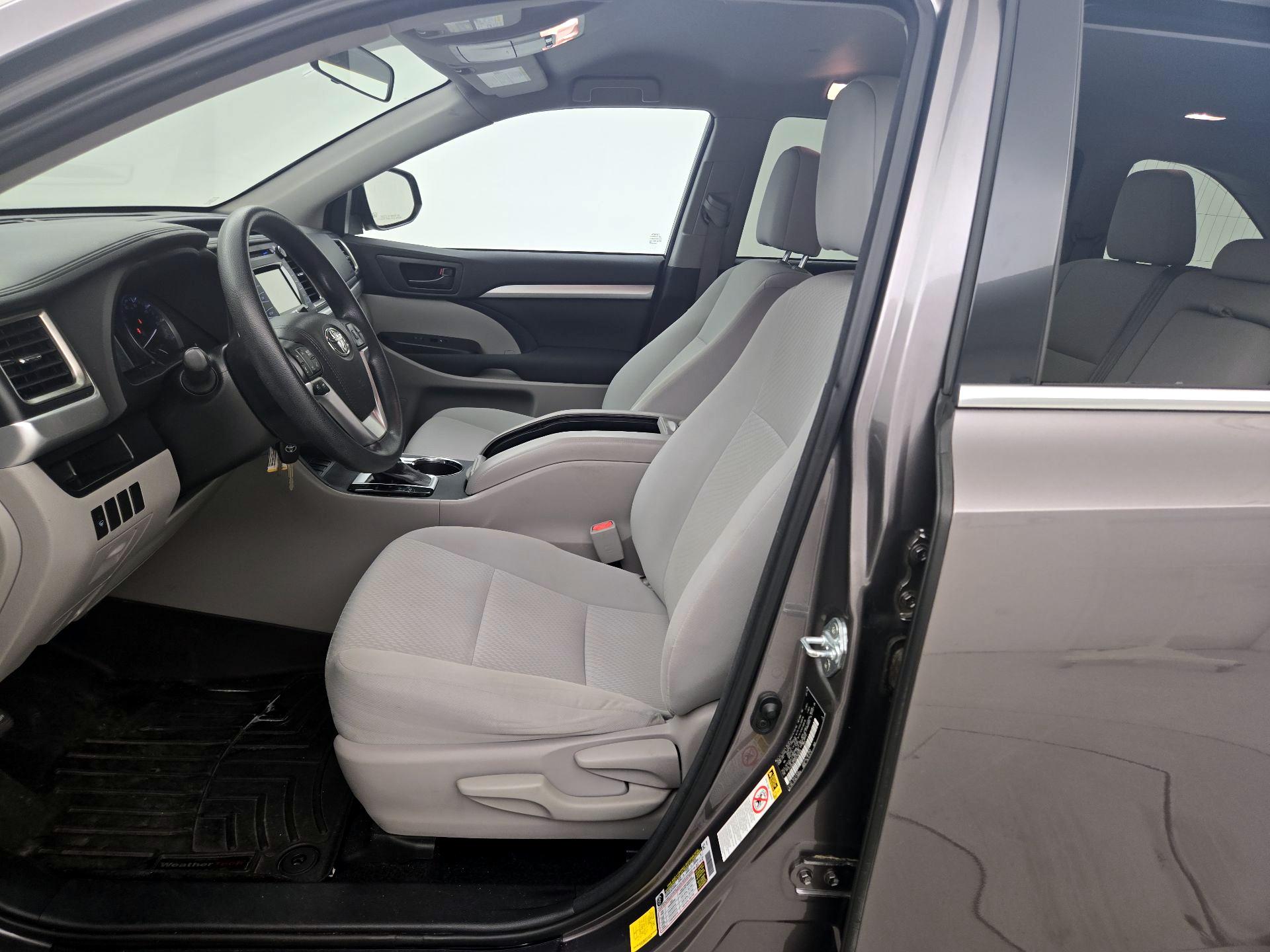 Thumbnail: 2016 Toyota Highlander - 11