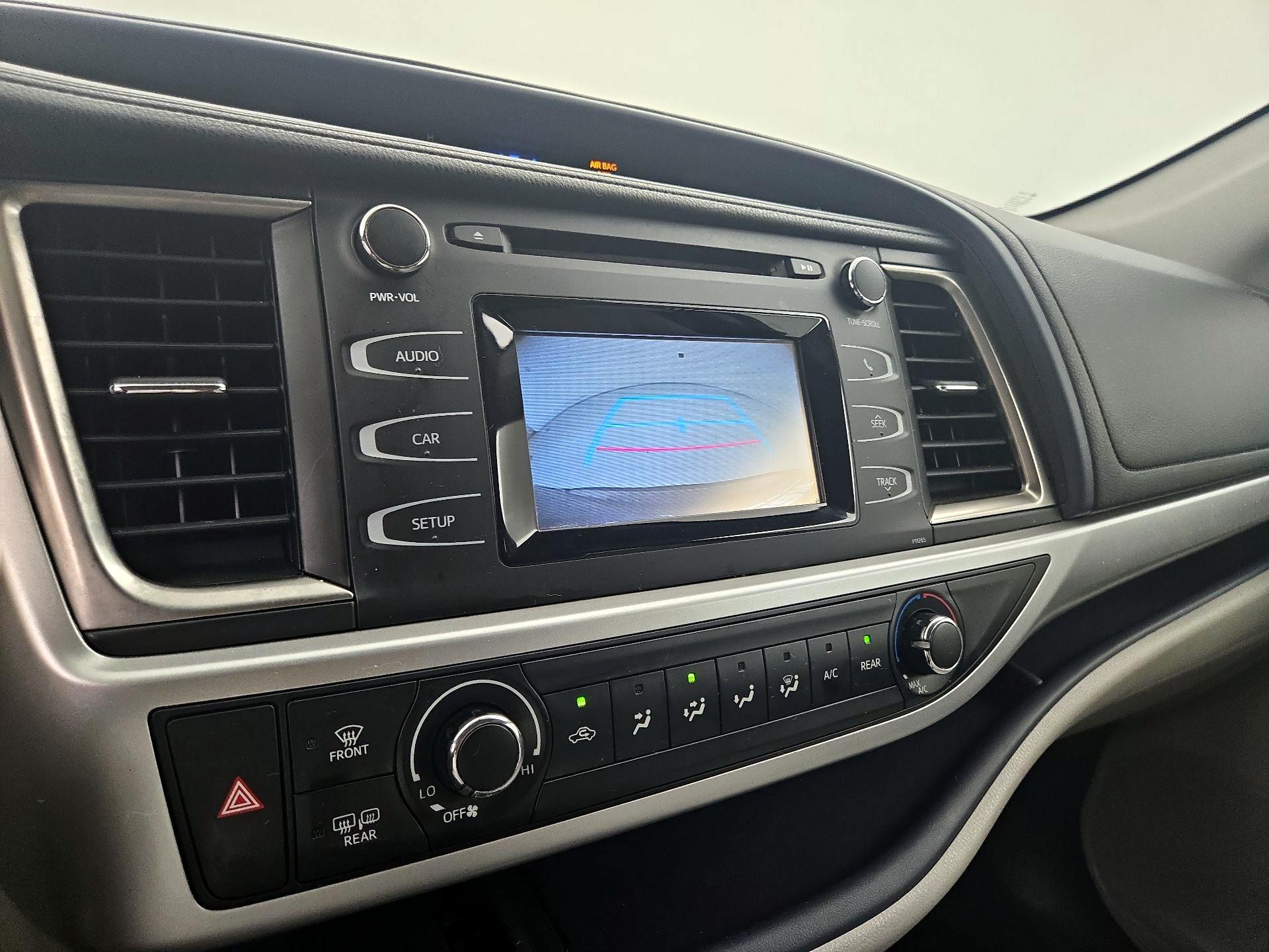 Thumbnail: 2016 Toyota Highlander - 14
